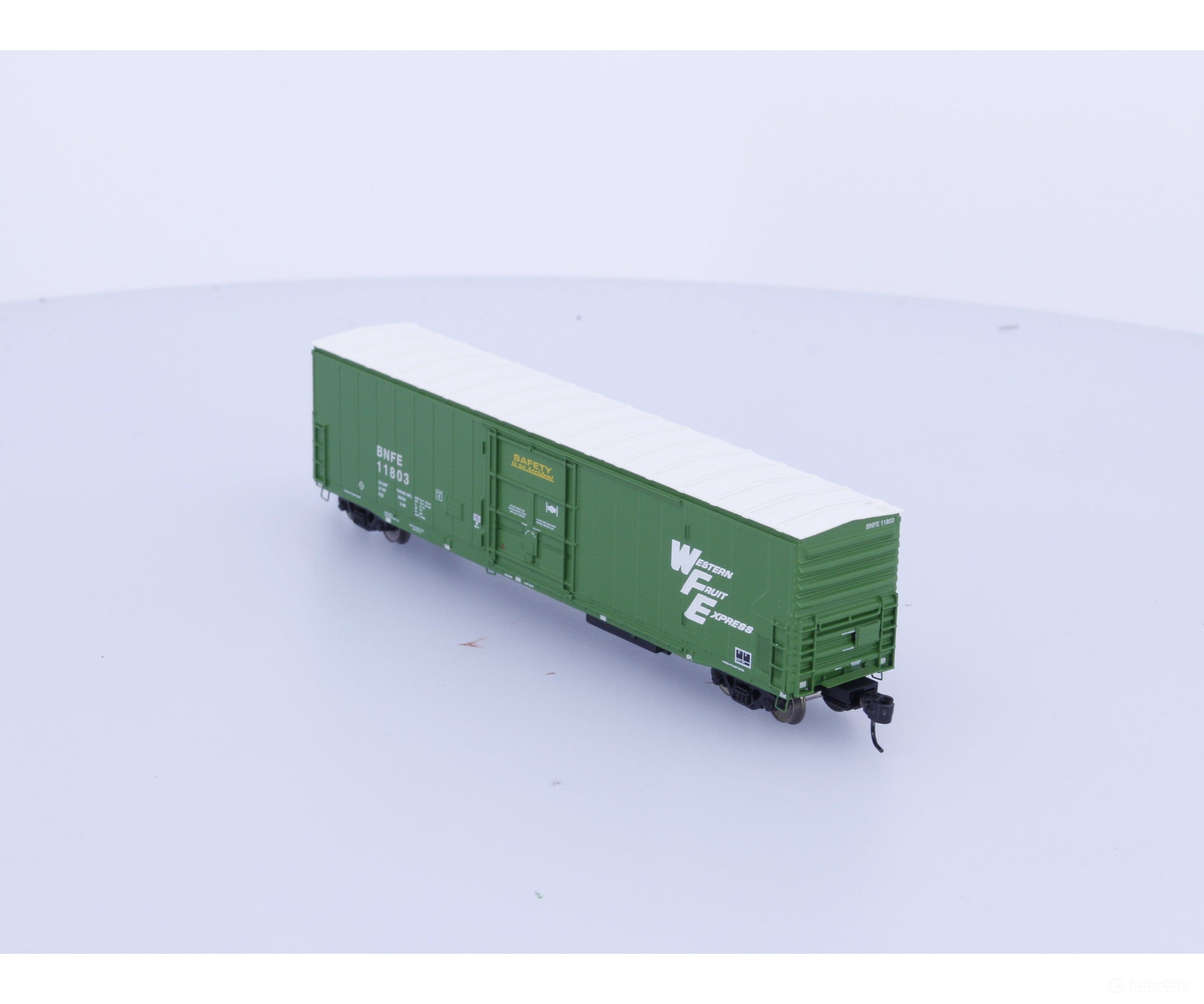 Athearn 24706 N 57’ Mechanical Reefer with Sound Burlington Northern Fruit Express (BNFE) 11803 Freight Cars