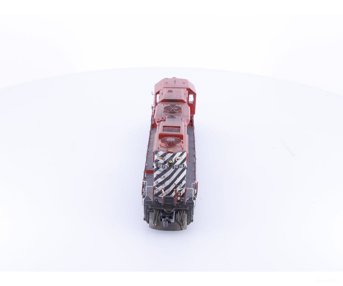 Athearn 3079 HO GP38-2 Diesel Locomotive Canadian Pacific (CP) 3079 Analog DC - Locomotives