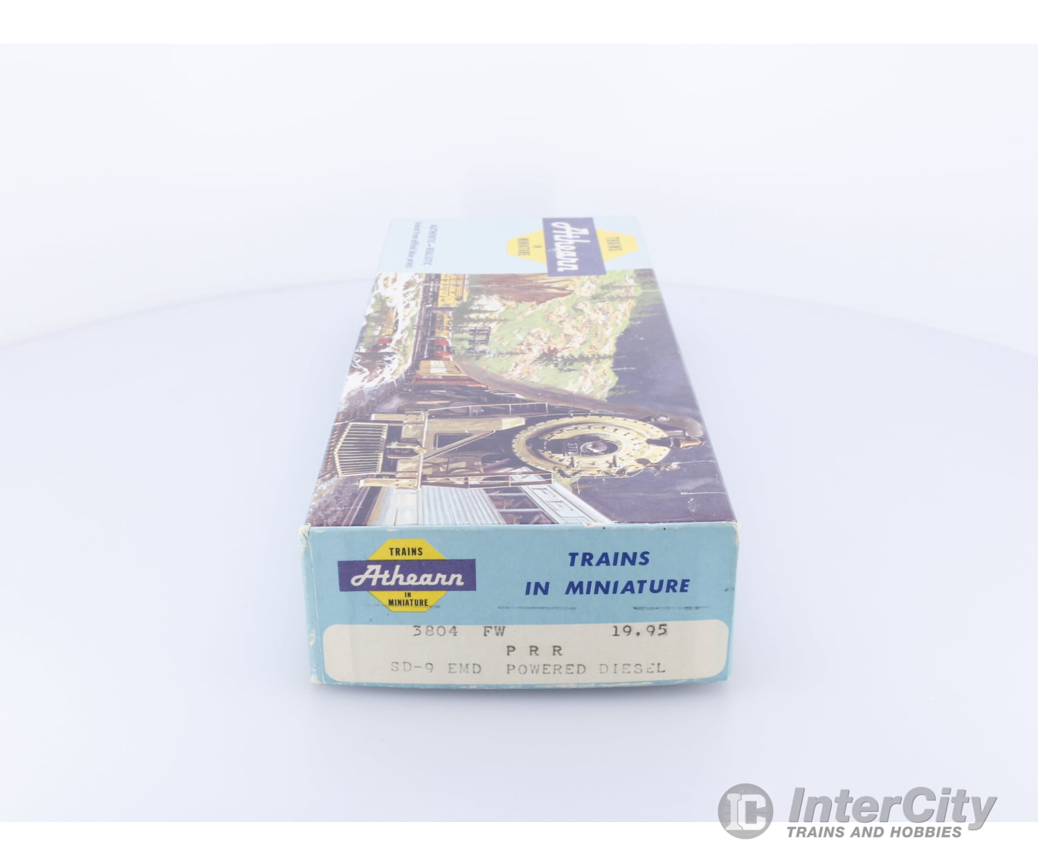 Athearn 3804 HO SD-9 EMD Powered Locomotive Pennsylvania Railroad (PRR) 7607 Analog DC Locomotives