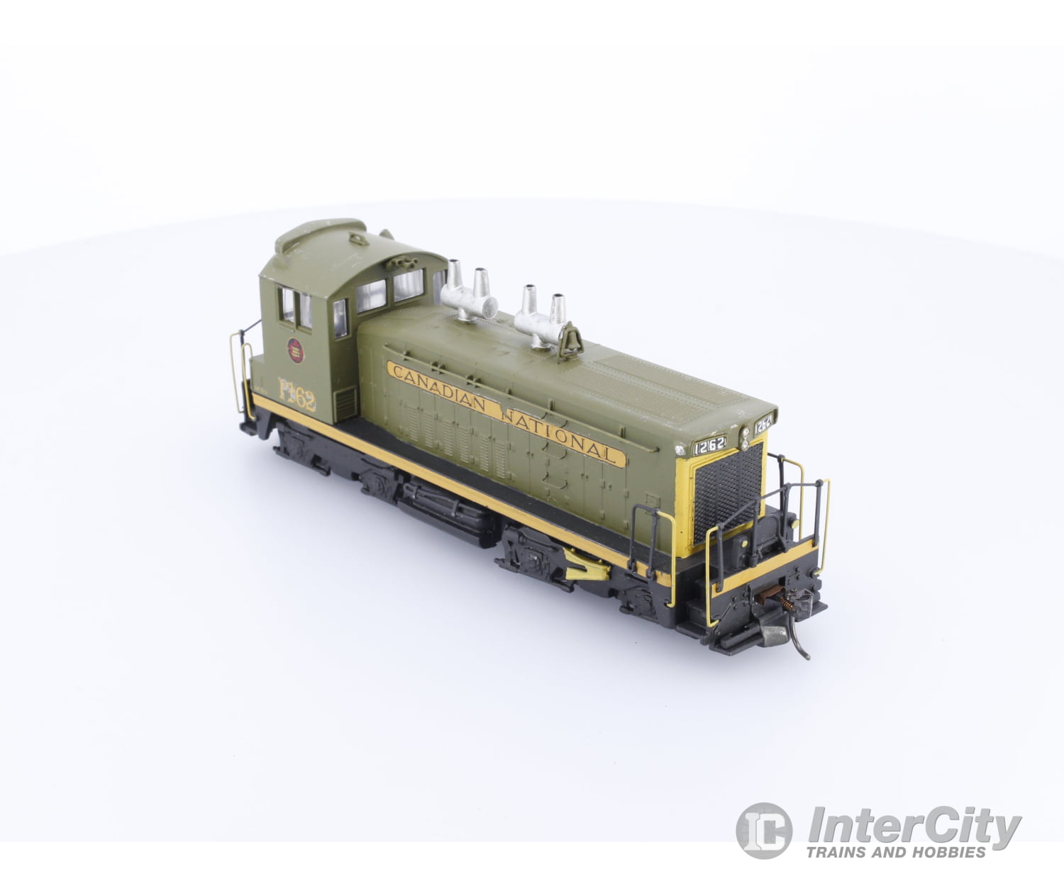 Athearn 41018 HO SW1200 Painted Canadian National (CN) 1262 Analog DC Locomotives