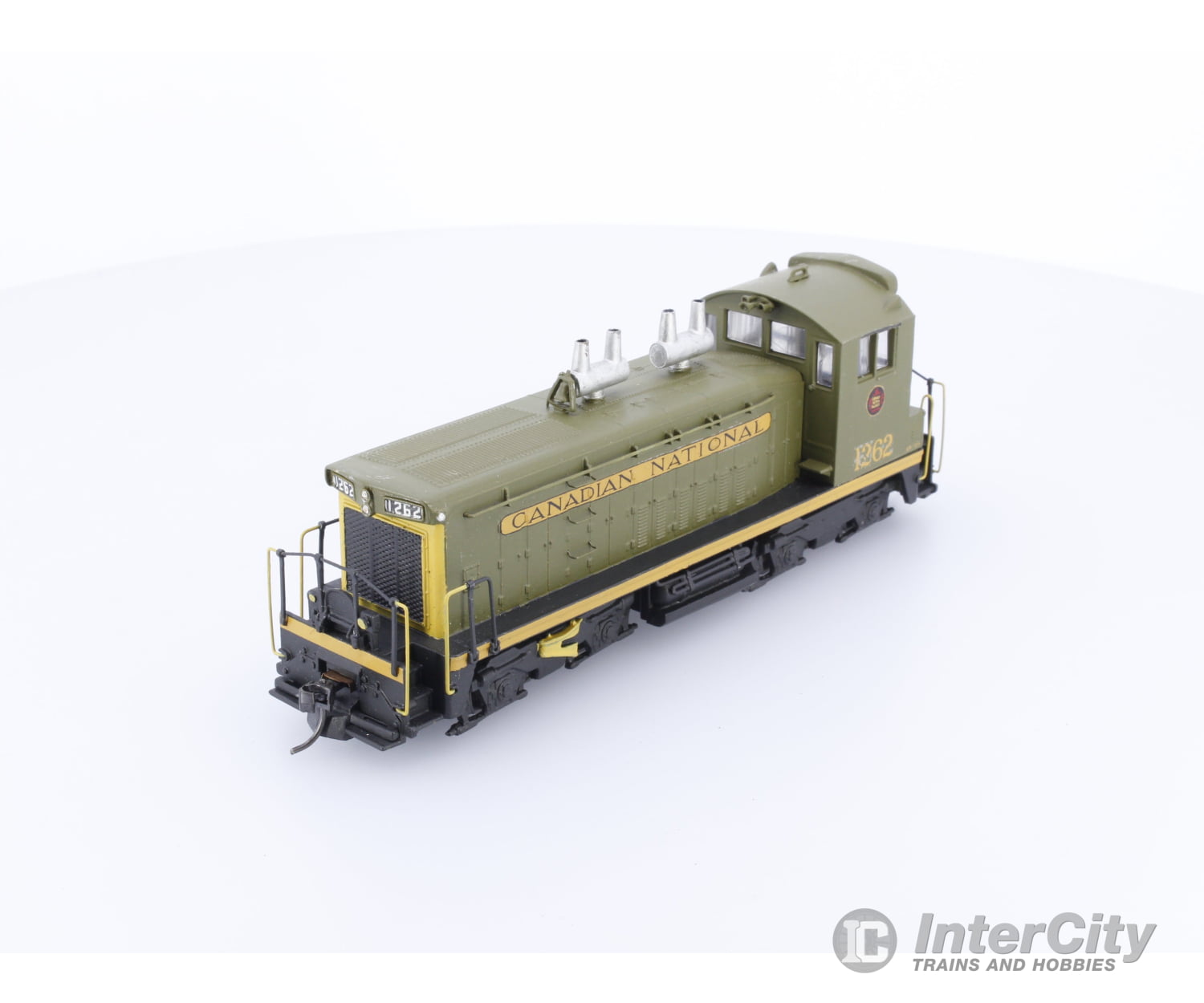 Athearn 41018 HO SW1200 Painted Canadian National (CN) 1262 Analog DC Locomotives