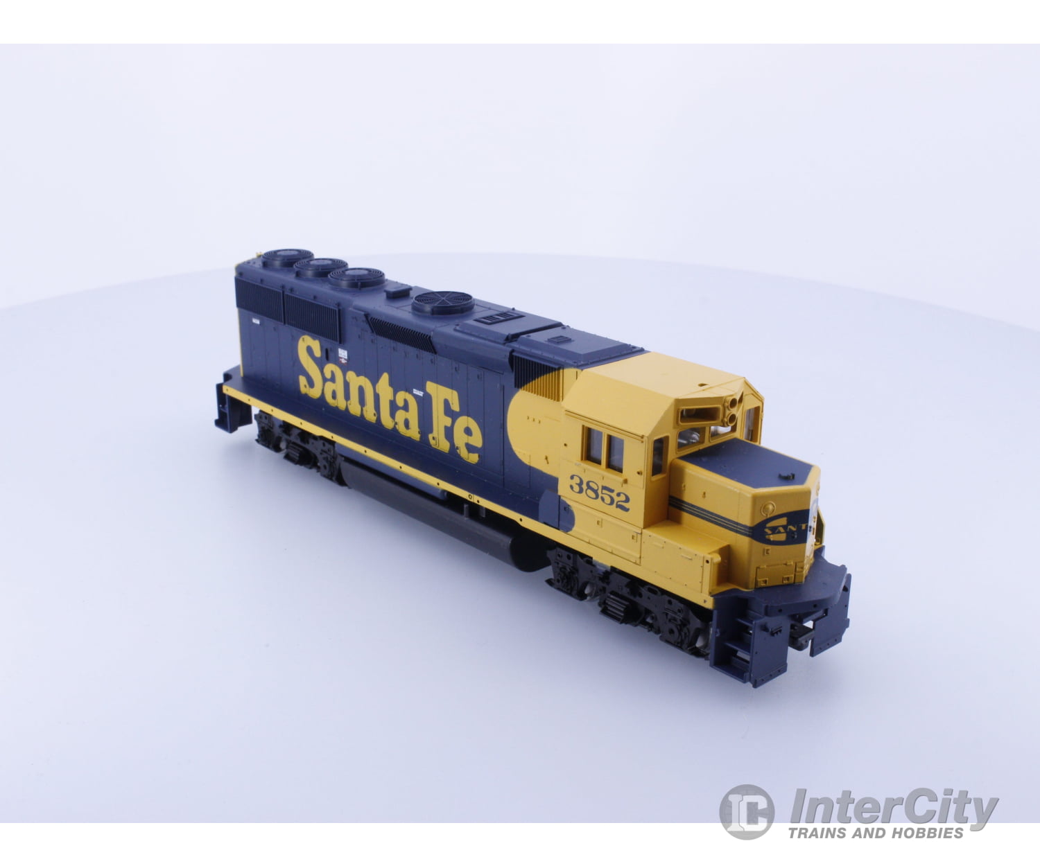 Athearn 4583 HO GP50 Phase 2 Santa Fe (SF) 3852 Analog DC Locomotives