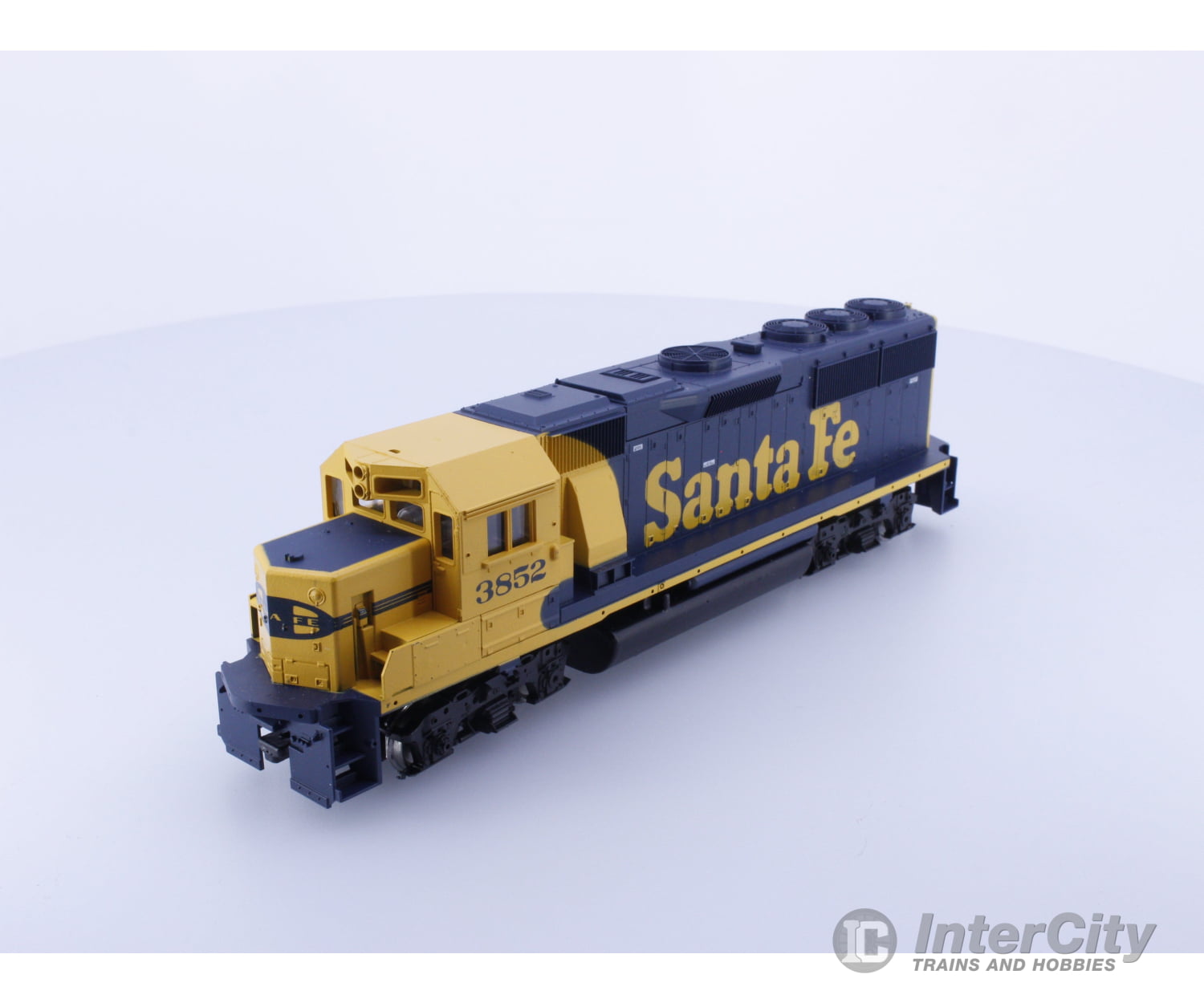 Athearn 4583 HO GP50 Phase 2 Santa Fe (SF) 3852 Analog DC Locomotives