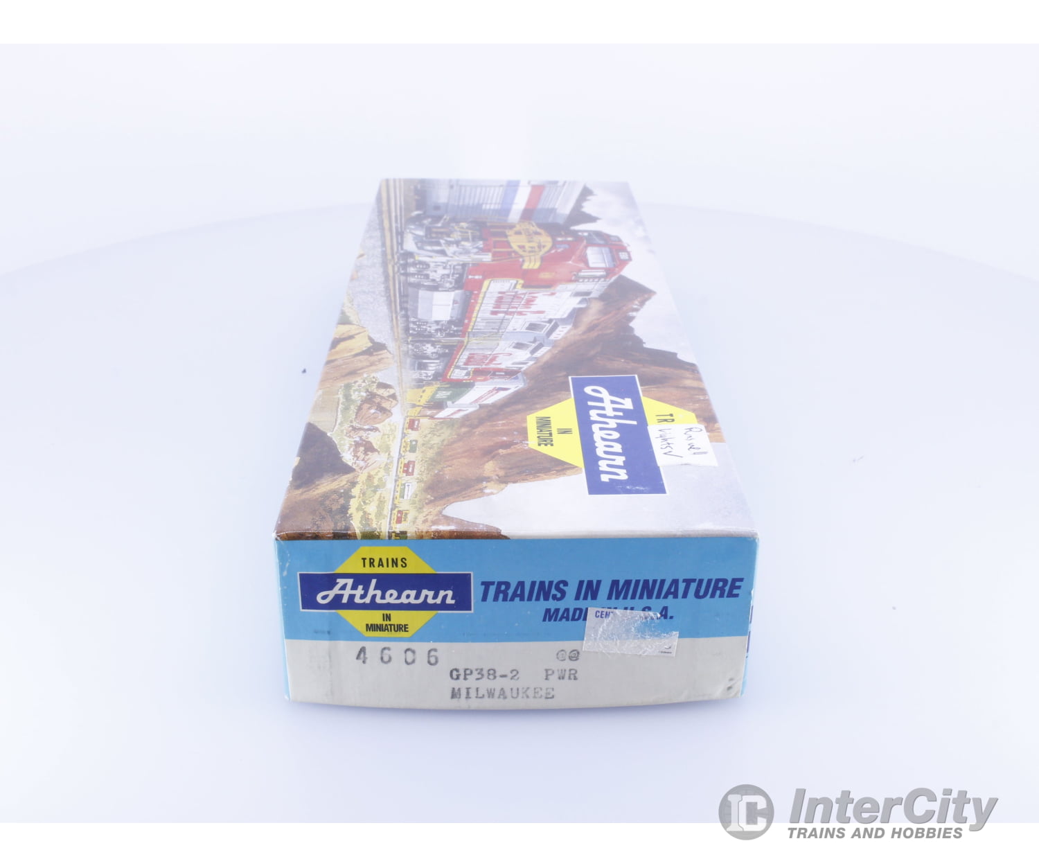 Athearn 4606 HO GP38-2 Diesel Locomotive Milwaukee Road (MILW) 365 Analog DC Locomotives