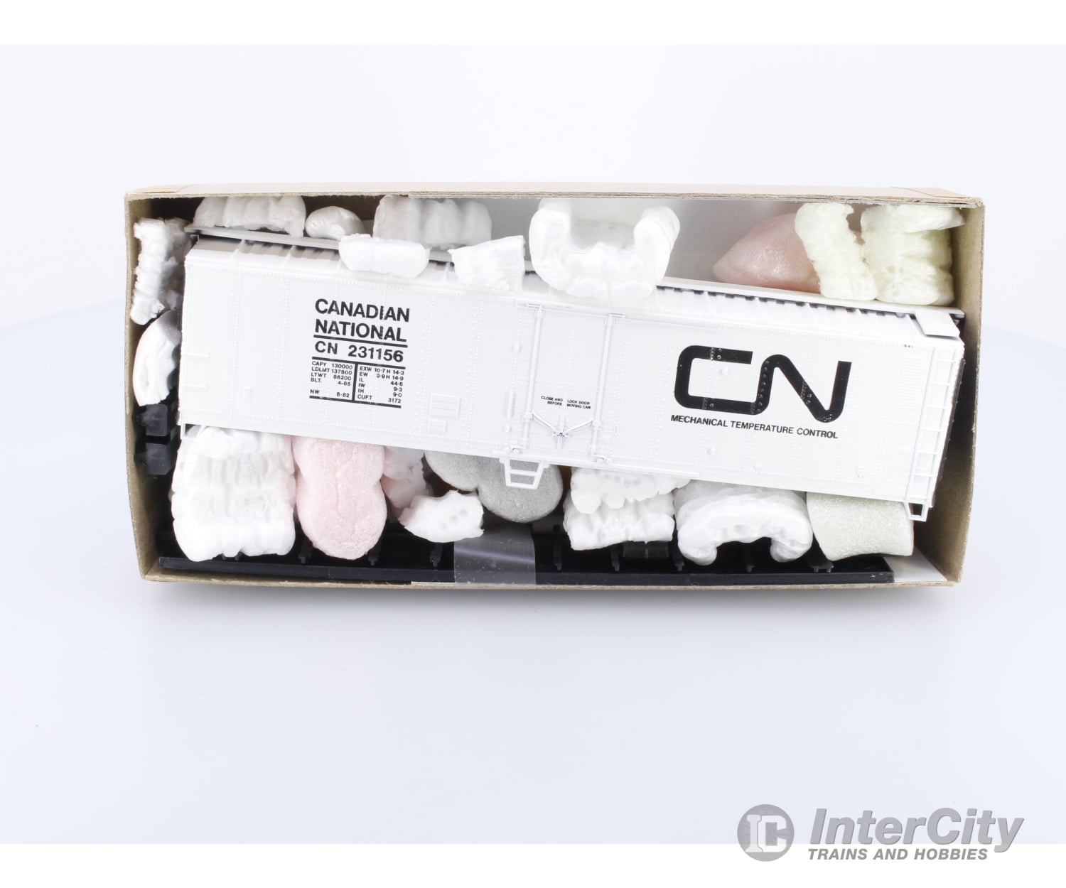 Athearn 498-1 HO 50 Mechanical Reefer (white w/black ends) Canadian National (CN) 231156 Freight Cars