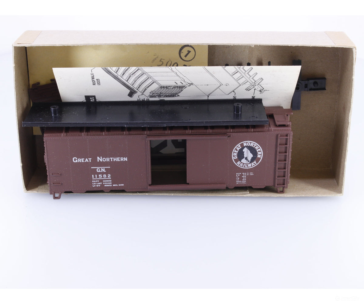 Athearn 5007 HO 40’ Box Car Kit Great Northern (GN) 11582 - Freight Cars