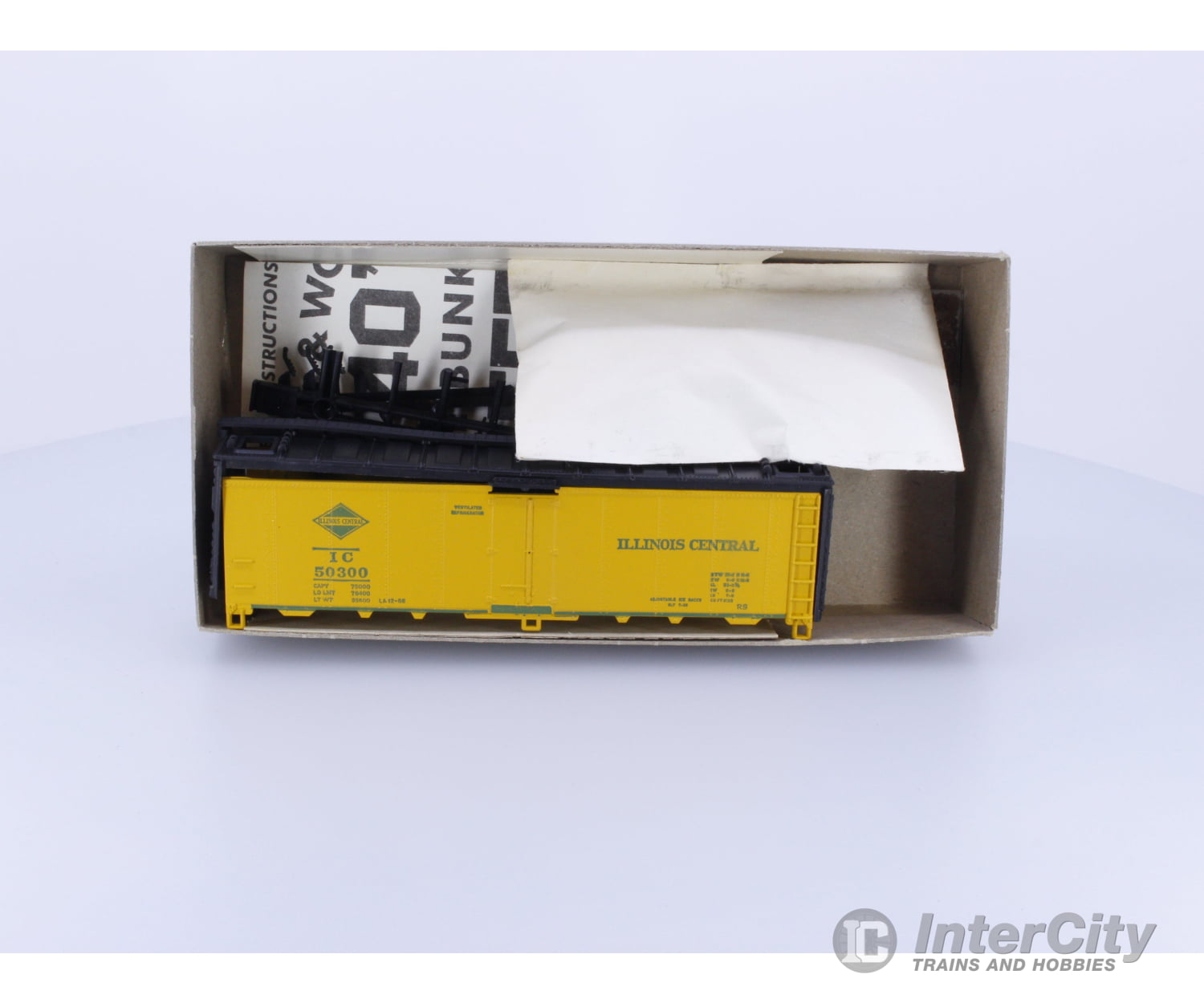 Athearn 5026 HO 40’ Reefer Kit Illinois Central (IC) 50300 Freight Cars