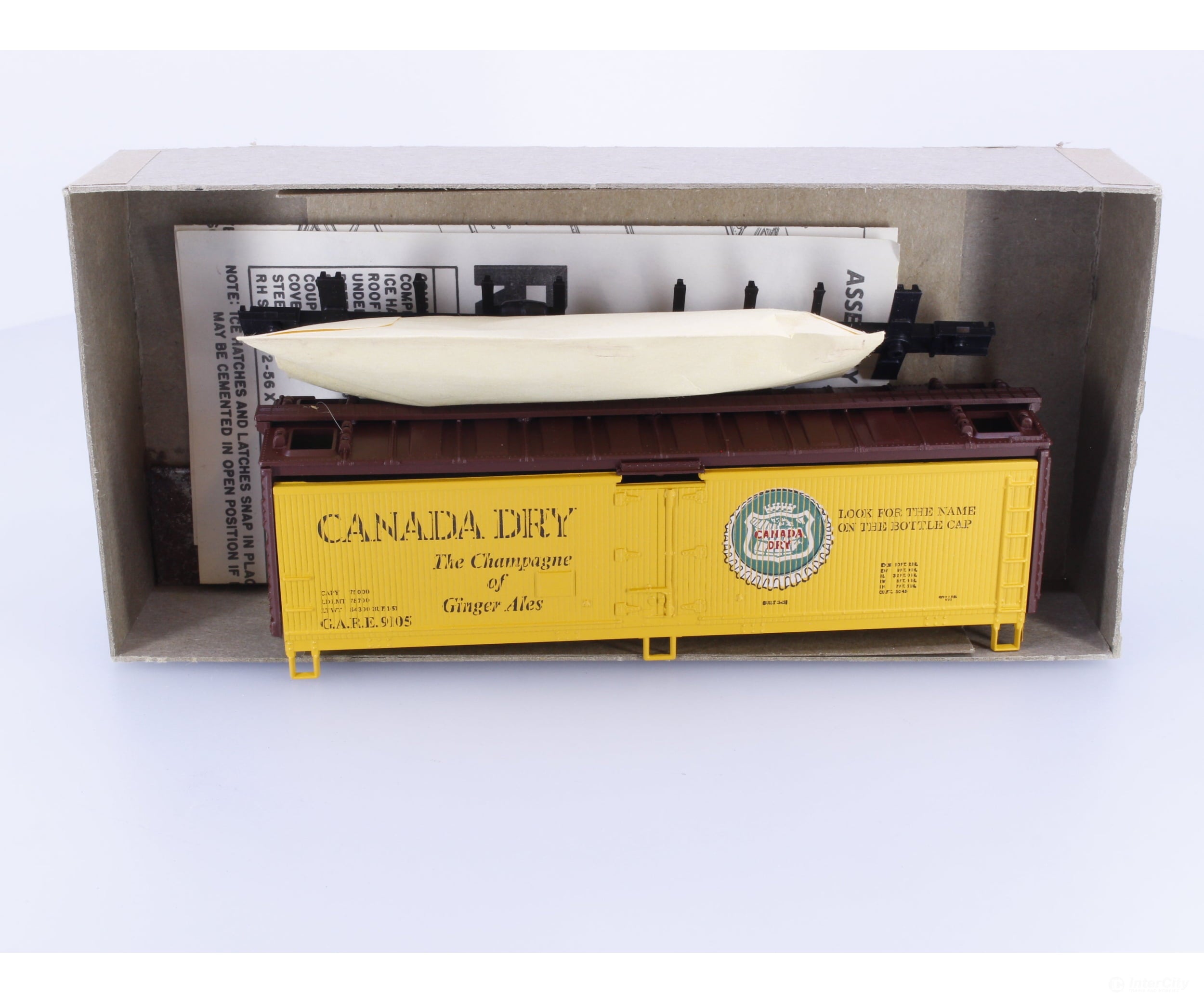 Athearn 5202 HO 40’ Scribed Reefer Kit Canada Dry (GARE) 9105 - Freight Cars