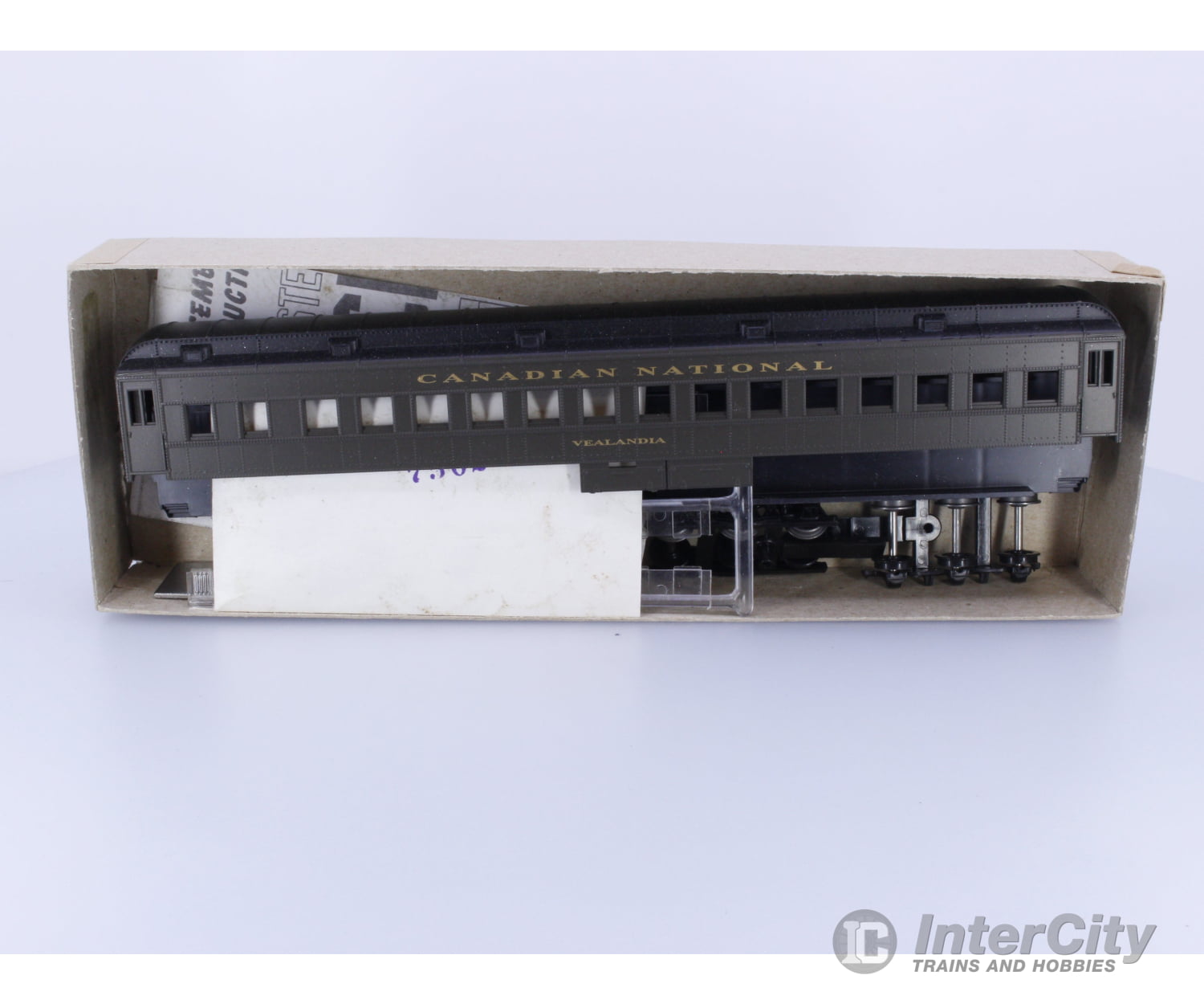 Athearn 5366 HO Pullman Standard Coach Kit Canadian National (CN) Vealandia Passenger Cars