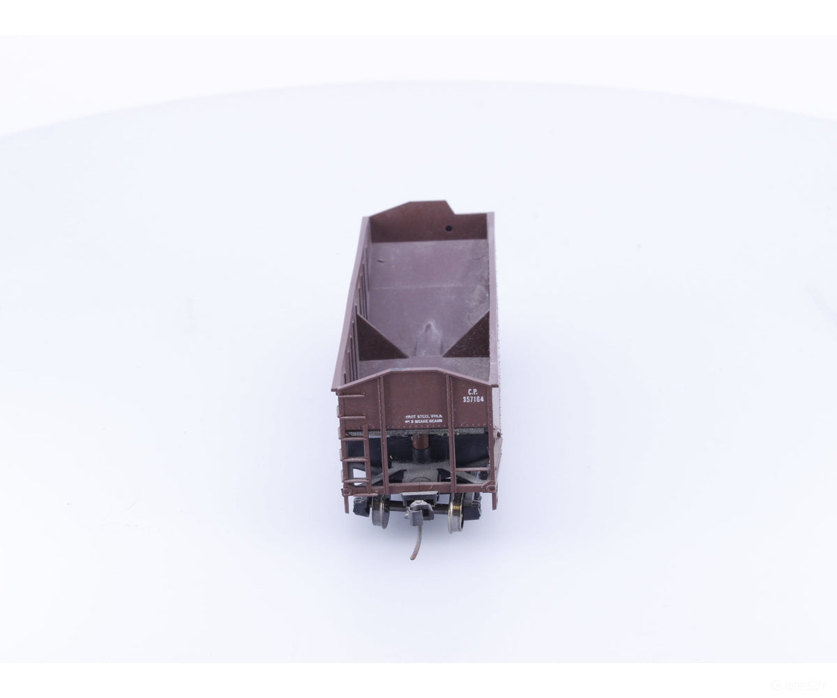 Athearn 5402 HO 34’ Offset-Side Hopper Canadian Pacific (CP) 357164 - Freight Cars