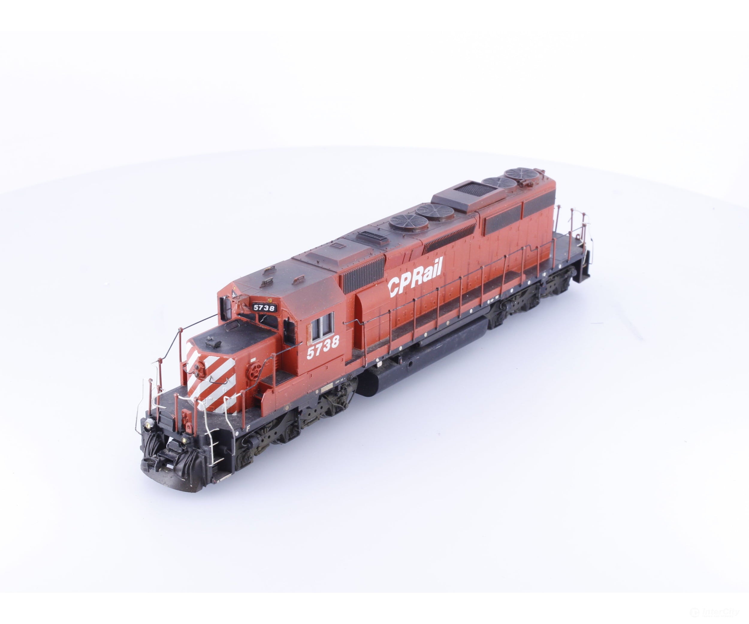 Athearn 5738 HO SD40-2 Diesel Locomotive Canadian Pacific (CP) 5738 Analog DC - Locomotives
