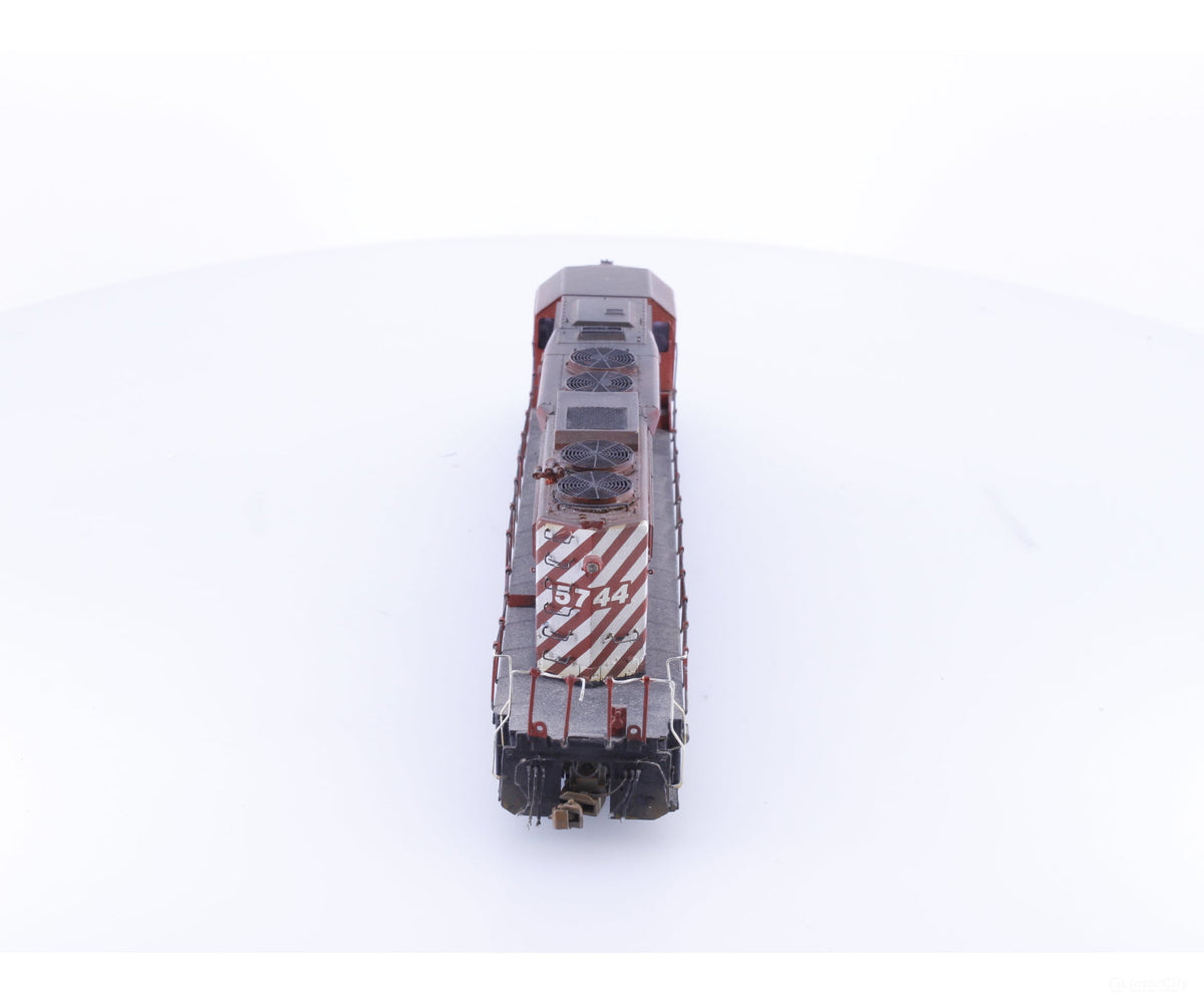 Athearn 5744 HO SD40-2 Dummy Diesel Locomotive Canadian Pacific (CP) 5744 - Locomotives