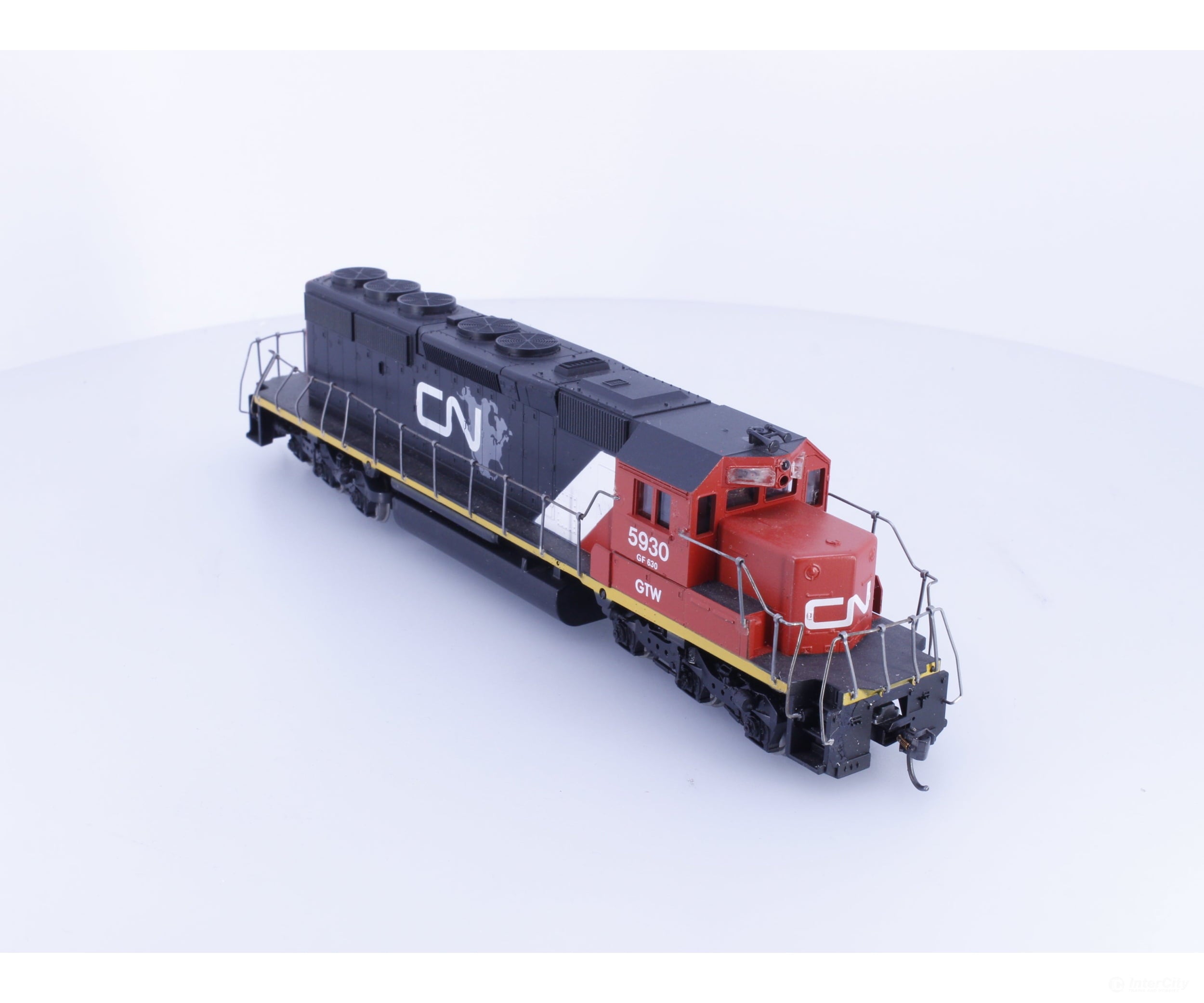Athearn 5930 HO SD40-2 Diesel Locomotive Grand Trunk Western (GTW) 5930 Analog DC - Locomotives