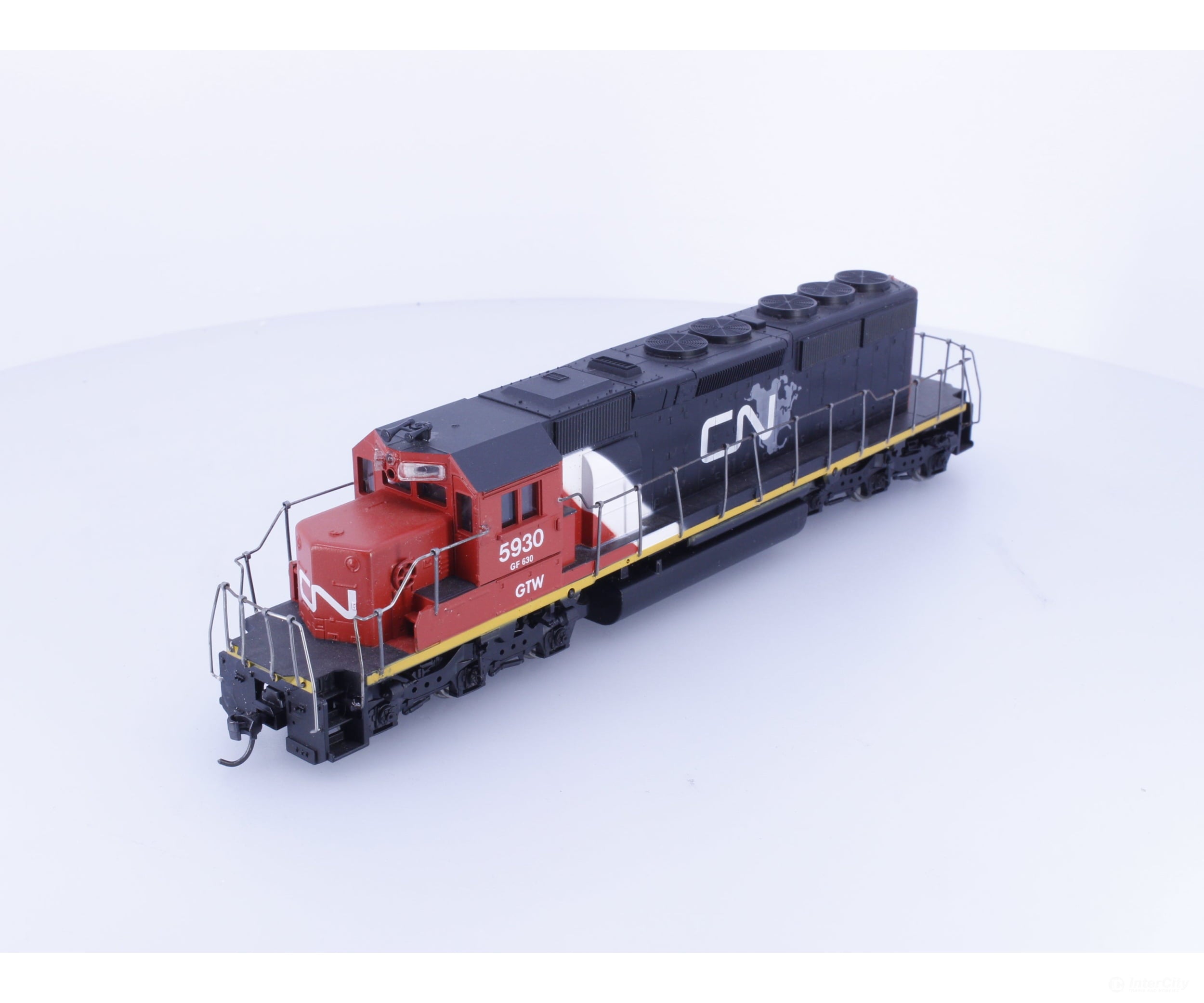 Athearn 5930 HO SD40-2 Diesel Locomotive Grand Trunk Western (GTW) 5930 Analog DC - Locomotives