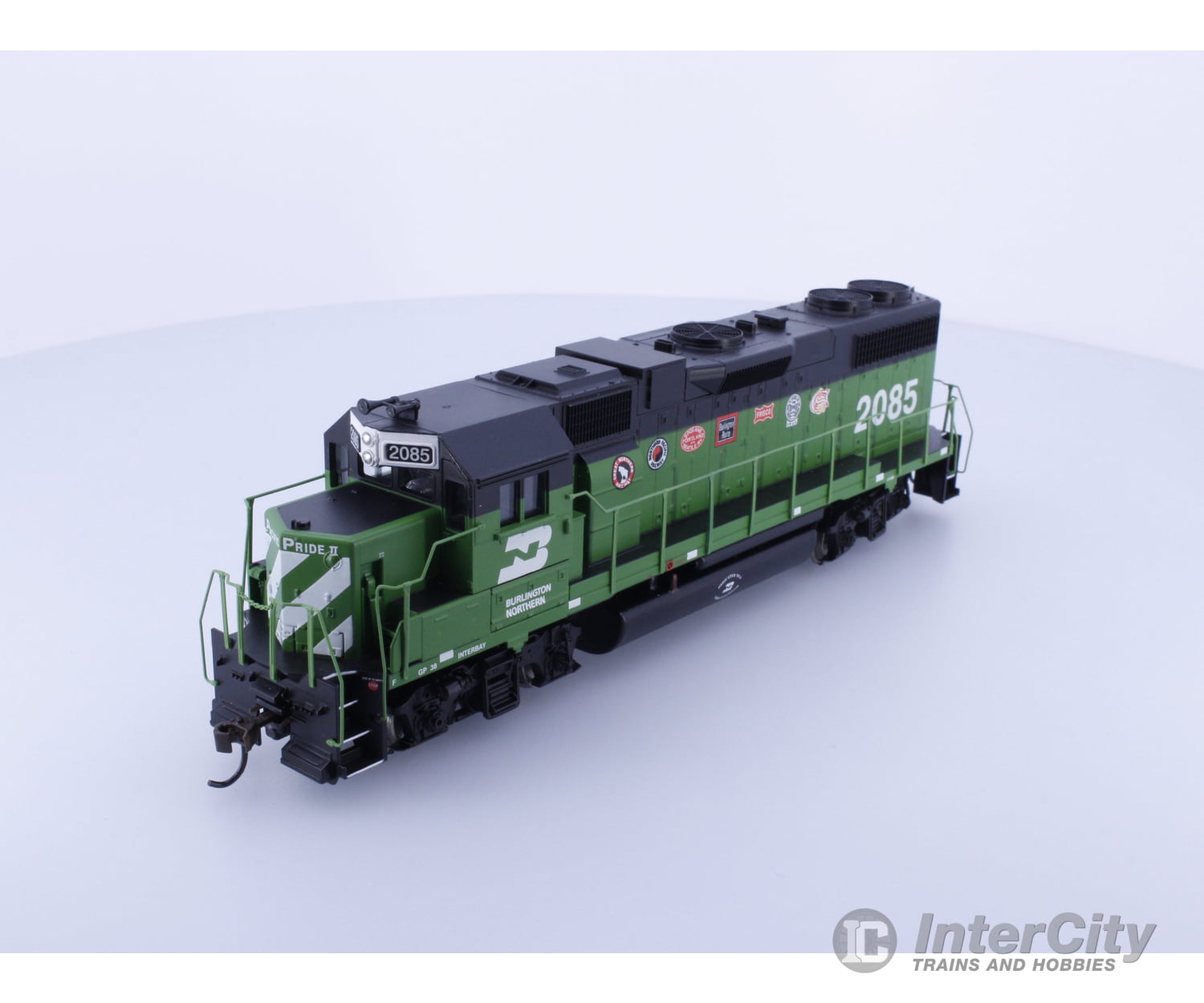 Athearn 8001 HO GP38-2 Pacific Pride Burlington Northern (BN) 2085 Analog DC Locomotives