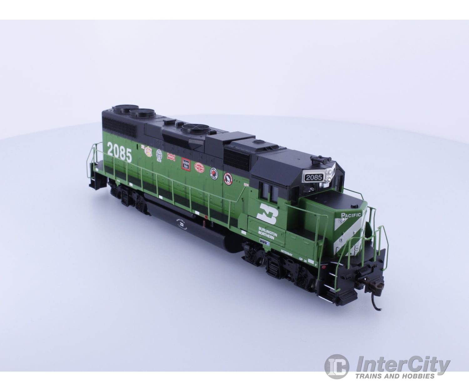 Athearn 8001 HO GP38-2 Pacific Pride Burlington Northern (BN) 2085 Analog DC Locomotives
