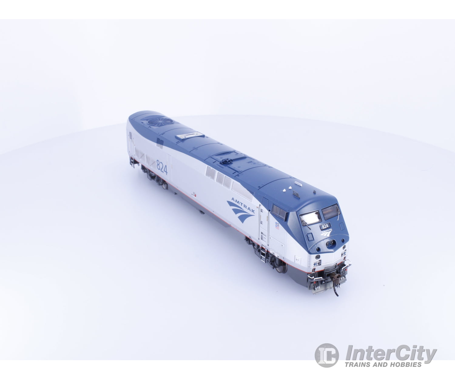 Athearn ATHG82380 HO P40DC Phase V Diesel Locomotive Amtrak (AMTK) 824 DCC & Sound Locomotives