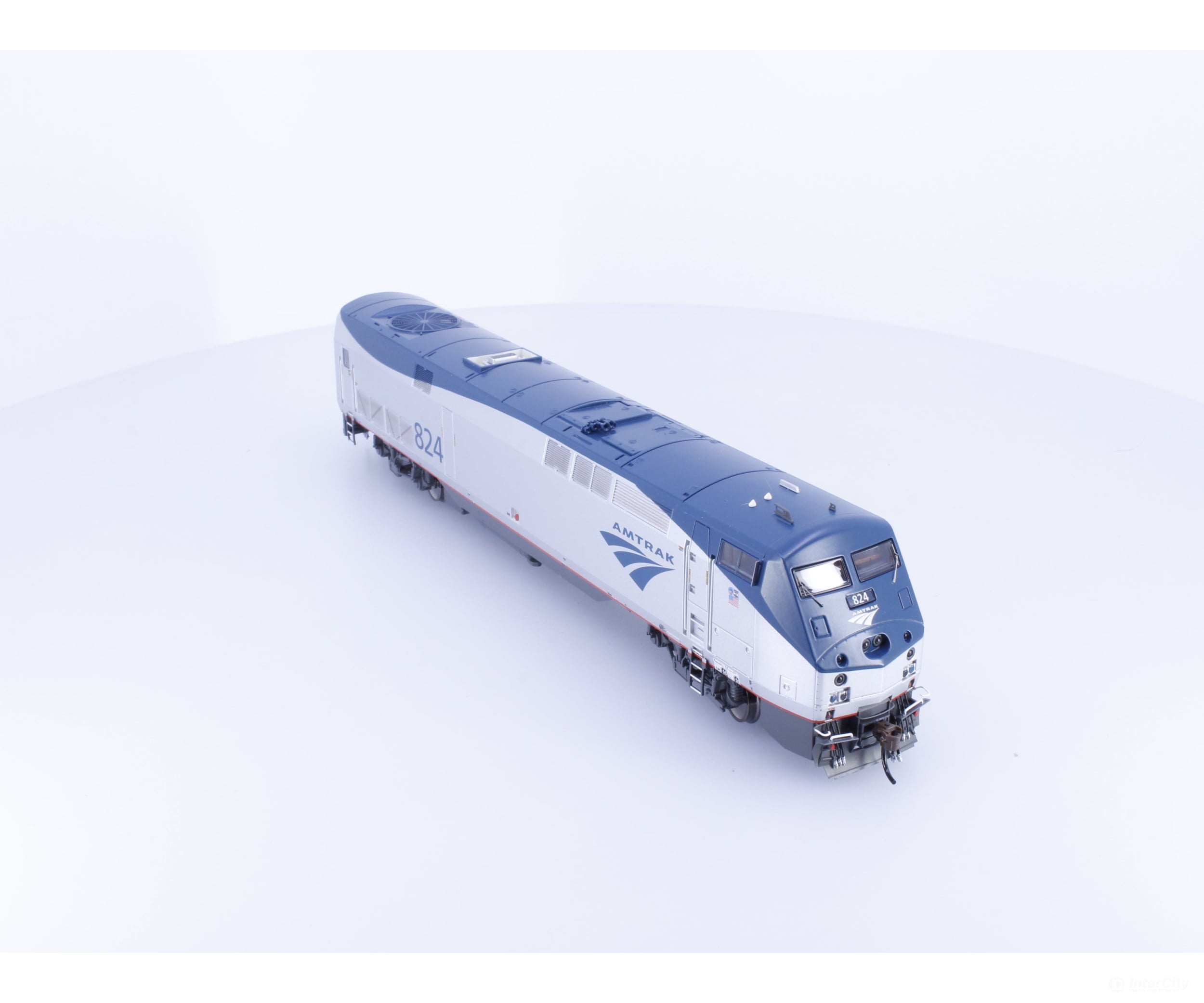 Athearn ATHG82380 HO P40DC Phase V Diesel Locomotive Amtrak (AMTK) 824 DCC & Sound Locomotives