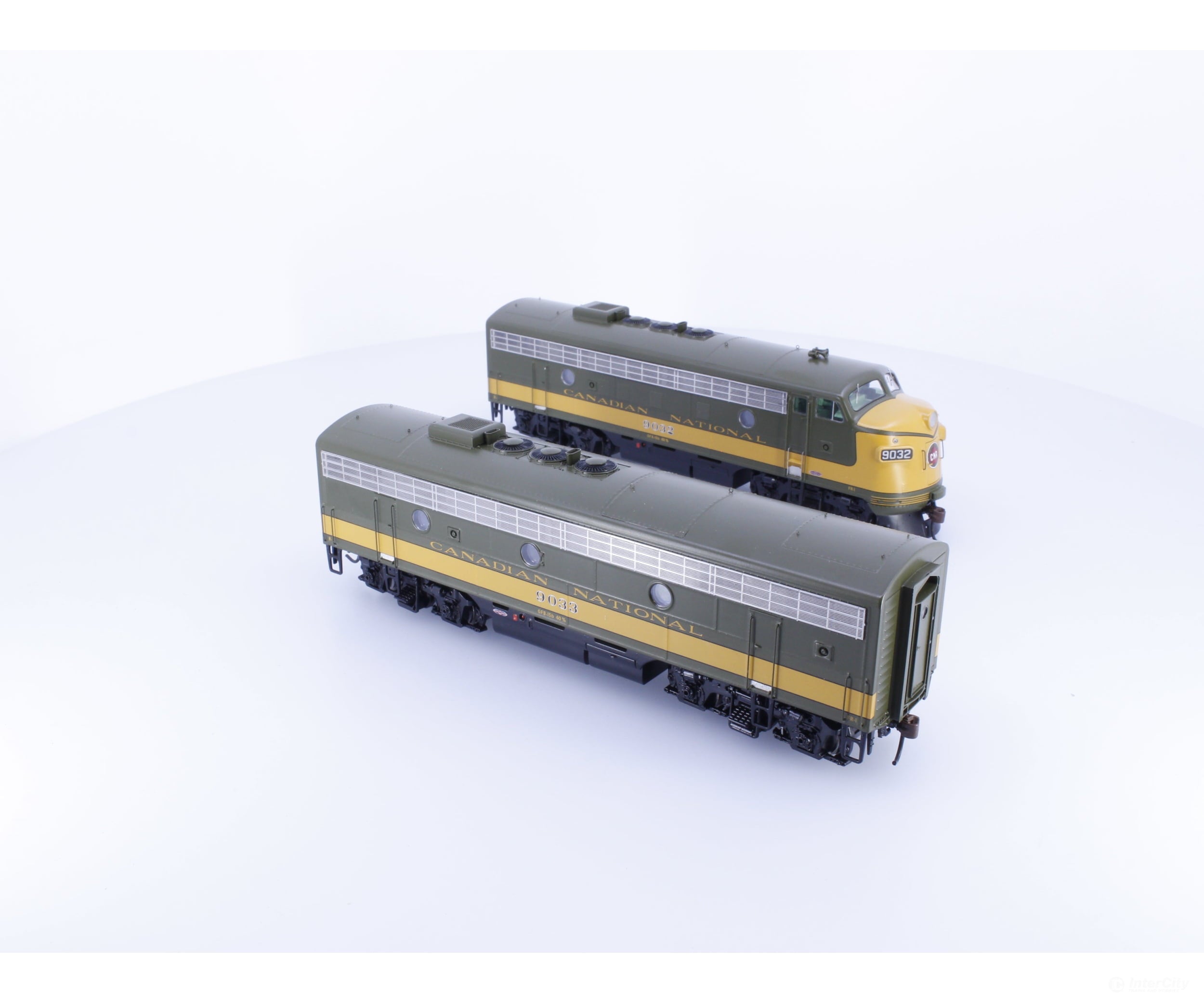 Athearn G15261 HO Genesis F-7A/B Phase 2 Freight Diesel Locomotive Set Canadian National (CN) 9032/9033 DCC & Sound