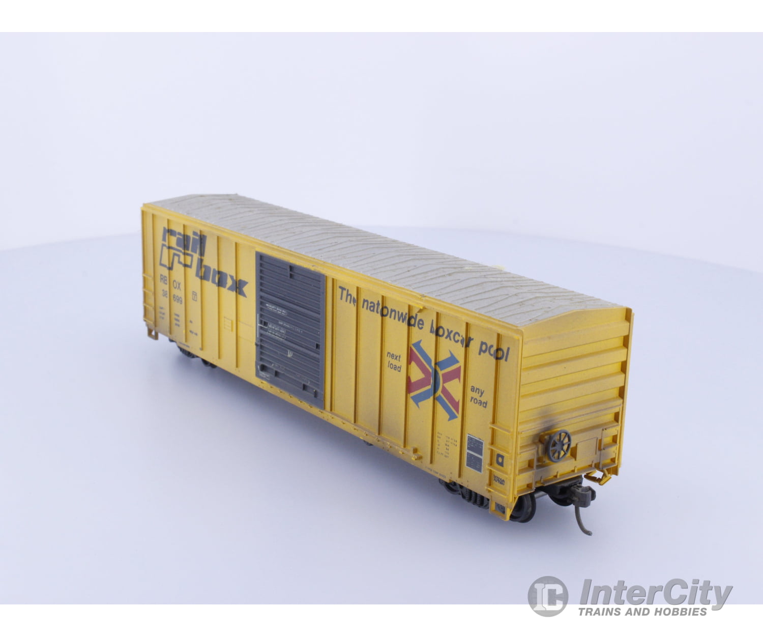 Athearn HO Single Door Boxcar Prof. Weathered Railbox (RBOX) 38699 Freight Cars