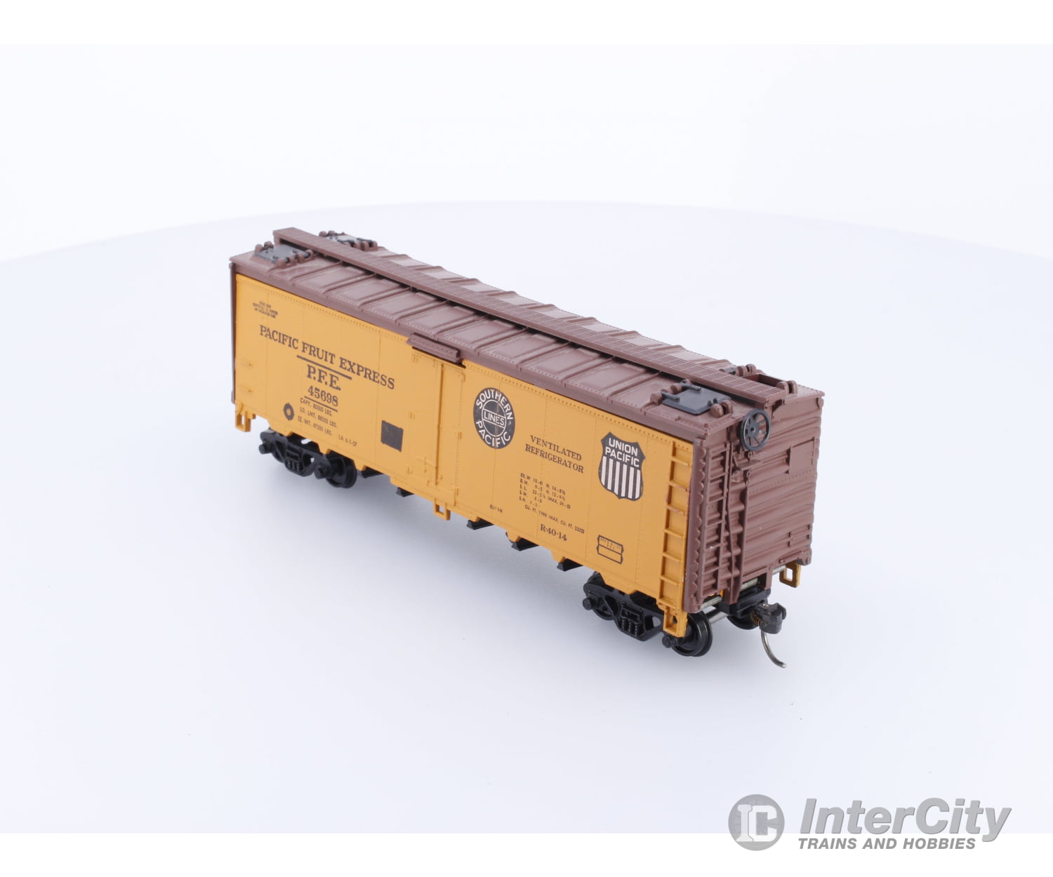 Athearn PFE45698 HO 40’ Box Car Pacific Fruit Express (PFE) 45698 Freight Cars
