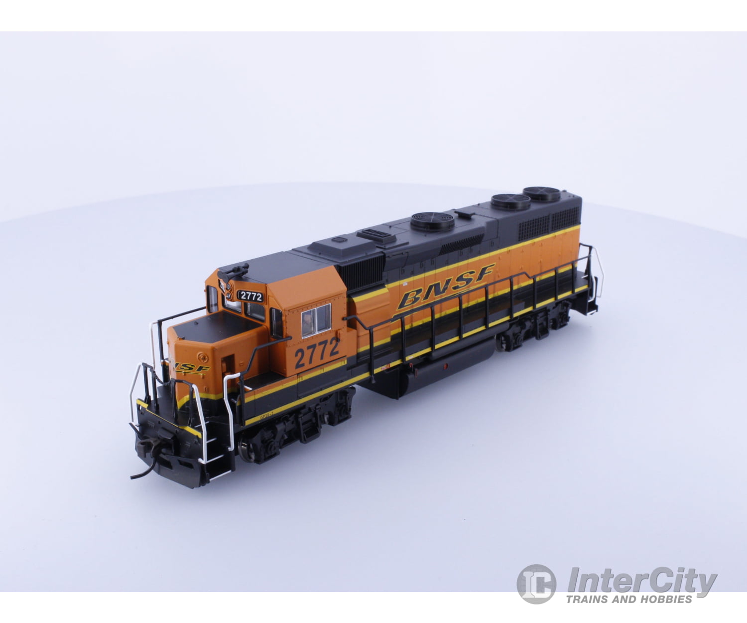 Atlas 10000486 HO GP39-2 Phase 1 Burlington Northern Santa Fe (BNSF) 2772 Analog DC Locomotives