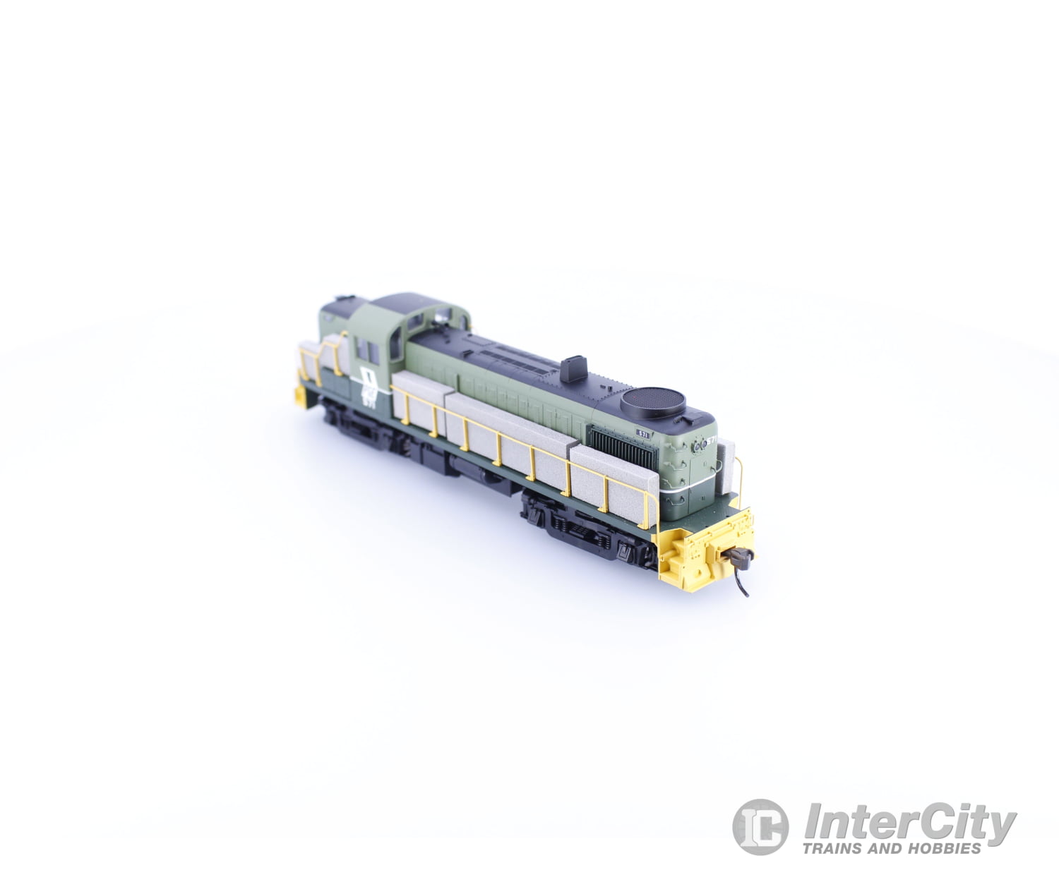 Atlas 10000520 HO RS-3 Diesel Locomotive Pacific Great Eastern (PGE) 571 Analog DC Locomotives