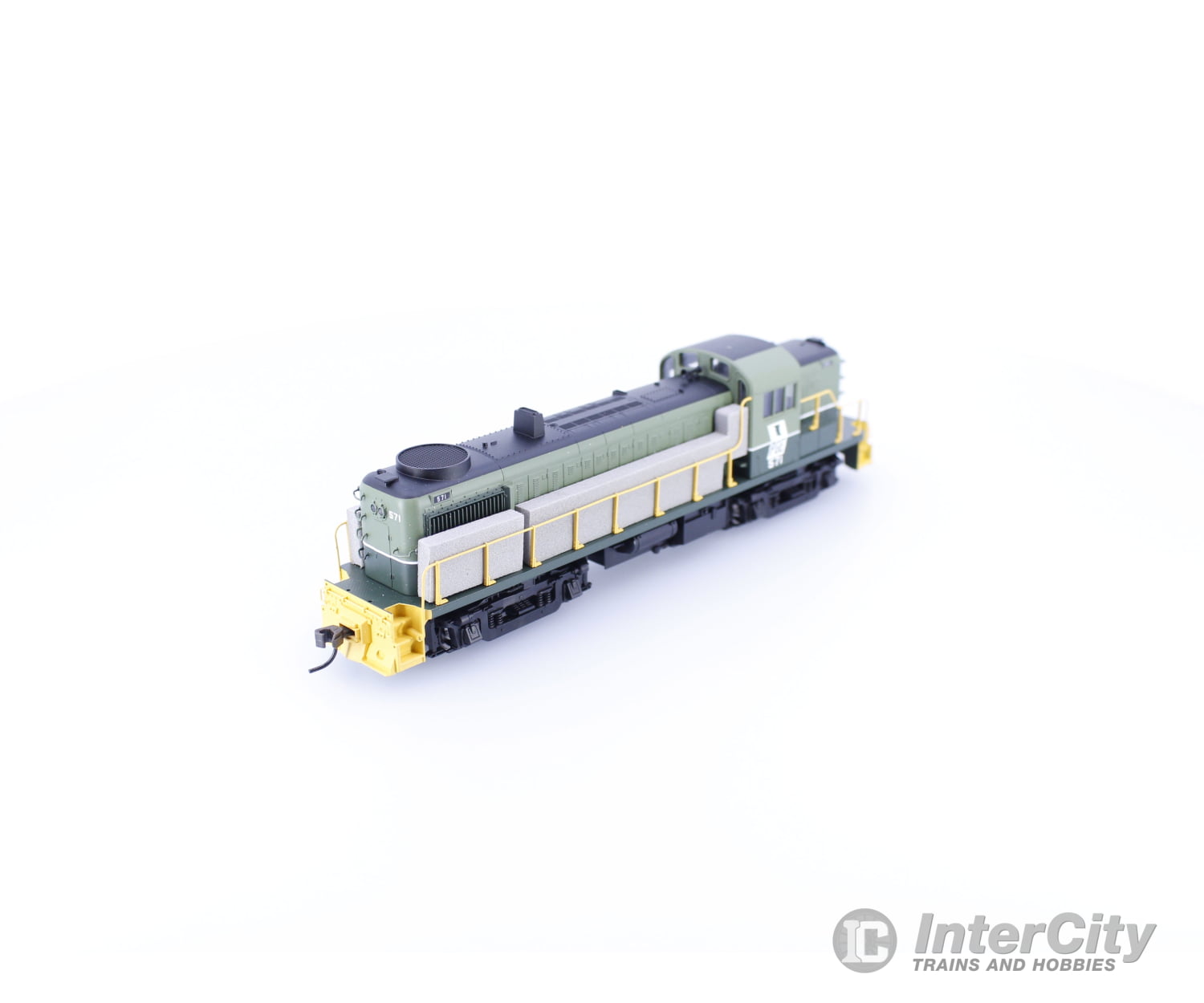Atlas 10000520 HO RS-3 Diesel Locomotive Pacific Great Eastern (PGE) 571 Analog DC Locomotives