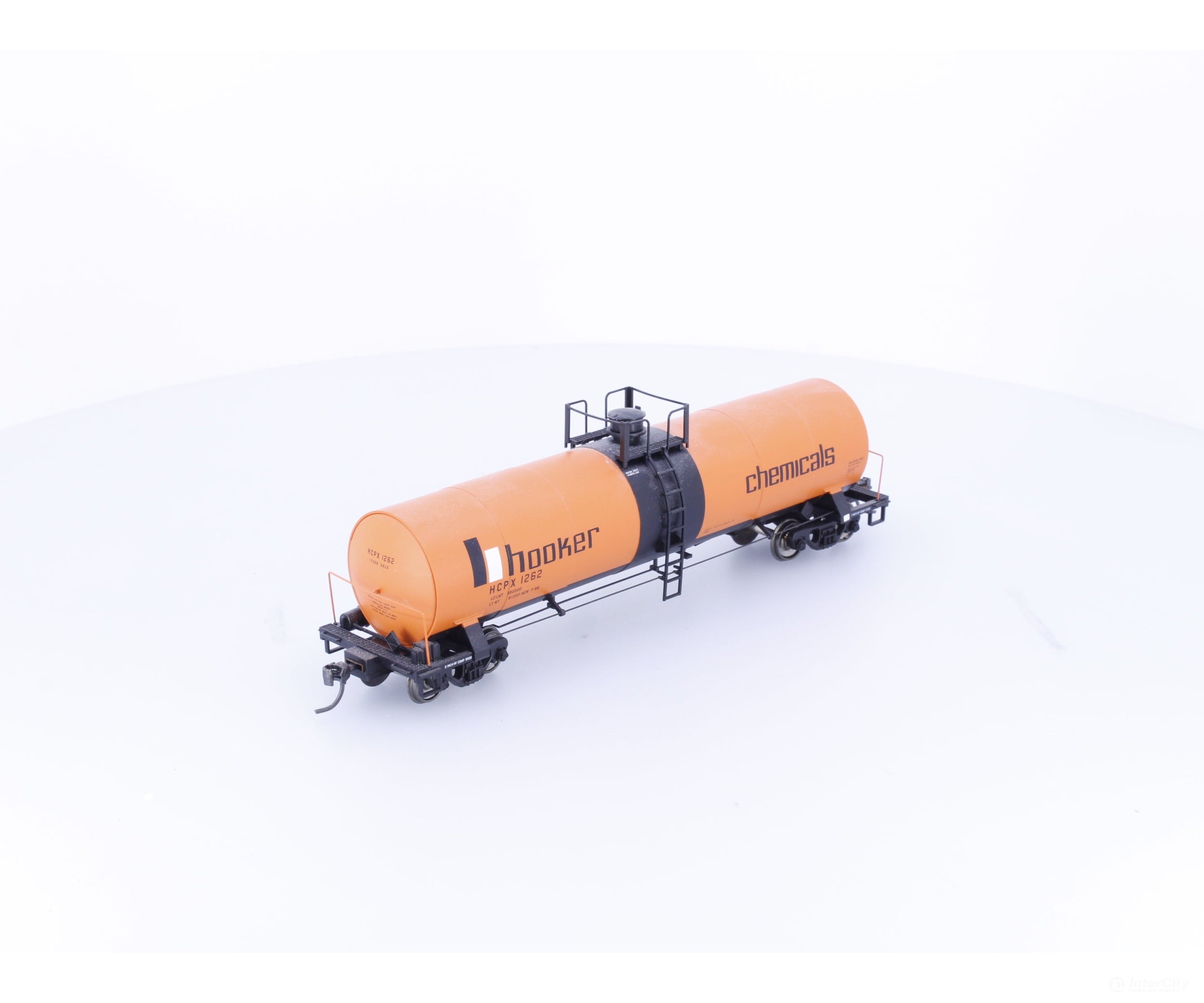 Atlas 1556-1 HO 17360 Gallon Tank Car Hooker Chemicals (HCPX) 1262 - Freight Cars