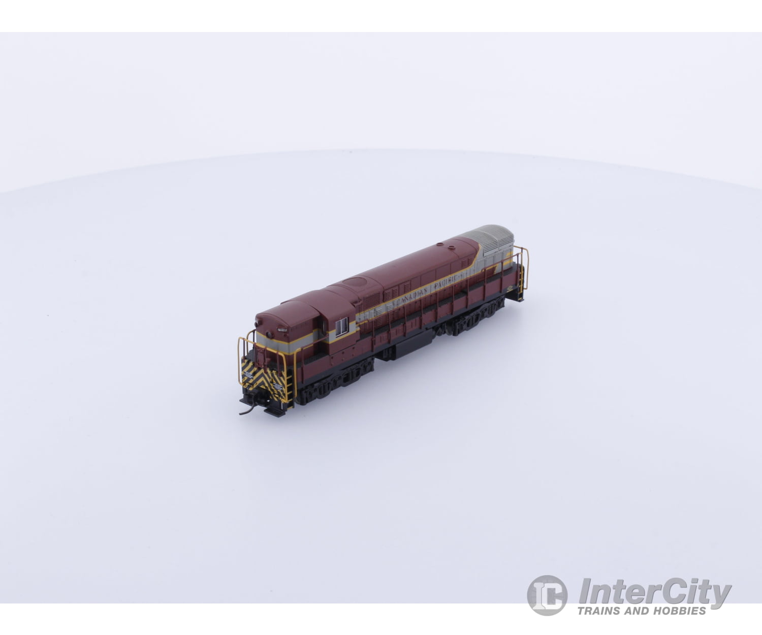 Atlas 49564 N Train Master Diesel Locomotive Canadian Pacific (CP) Analog DC Locomotives