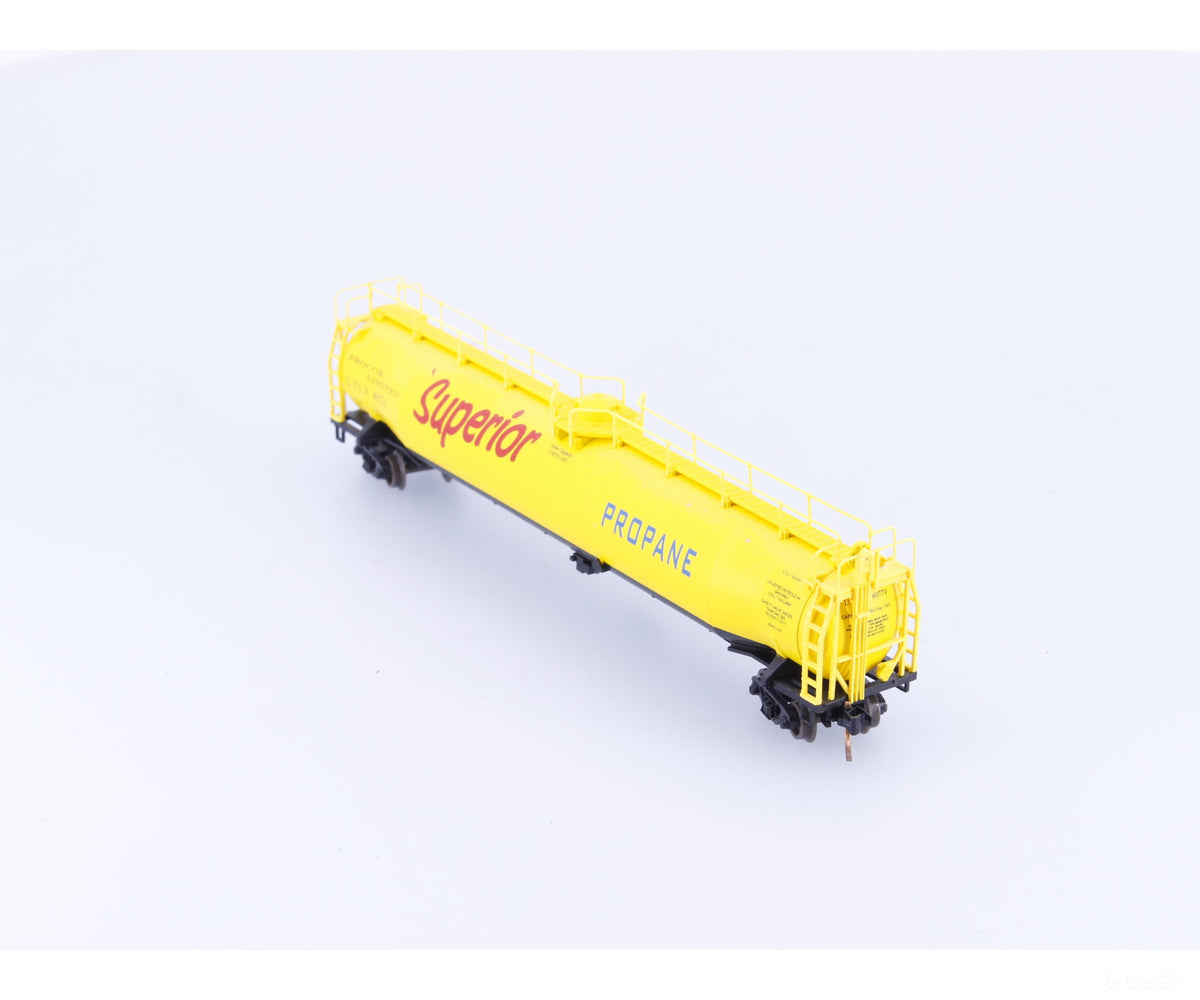 Atlas ATL159009 N 33,000 Gal Tank Car Superior (UTLX) 80774 - Freight Cars