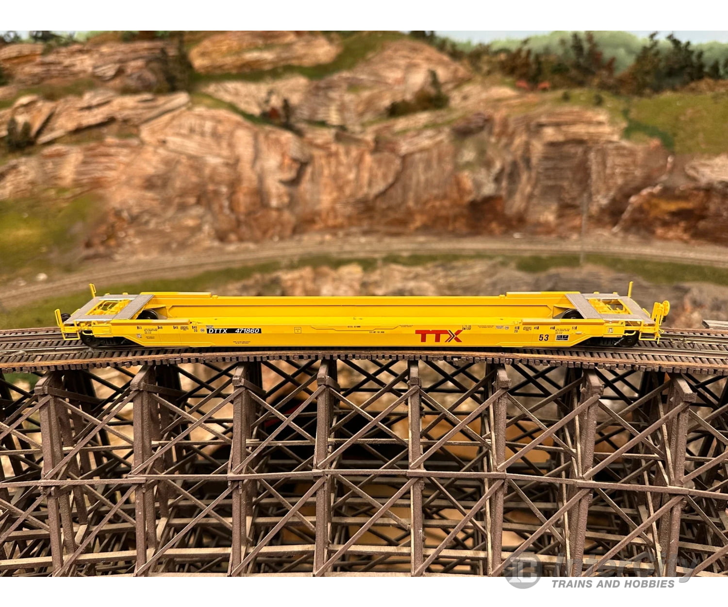 Aurora Miniatures 311016 HO Scale Gunderson 53’ All-Purpose Well Car (Rebuilt) - TTX Company (DTTX) 471871 Freight Cars