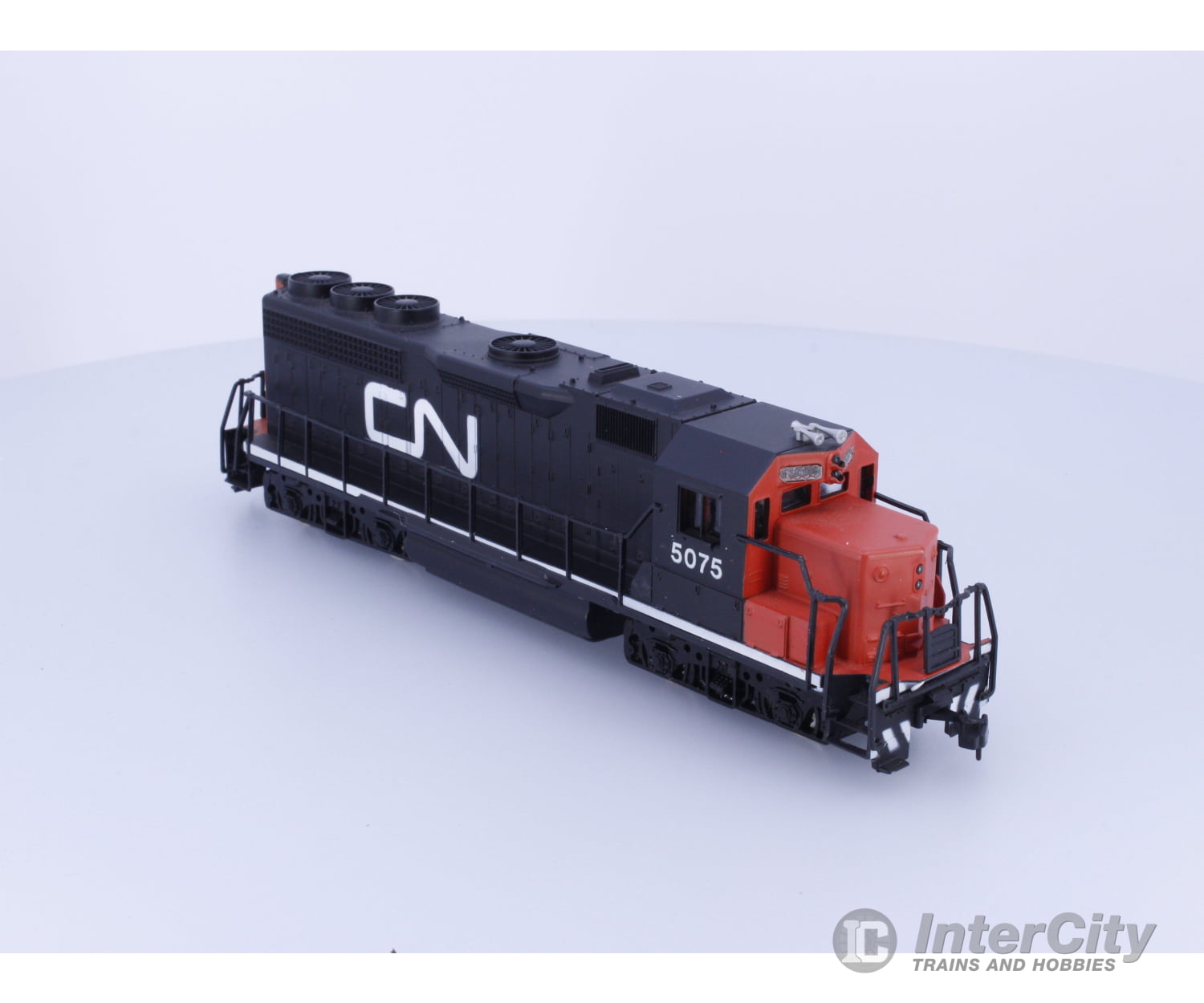 Bachmann 0568 HO EMD GP40 Canadian National (CN) 5075 Analog DC Locomotives