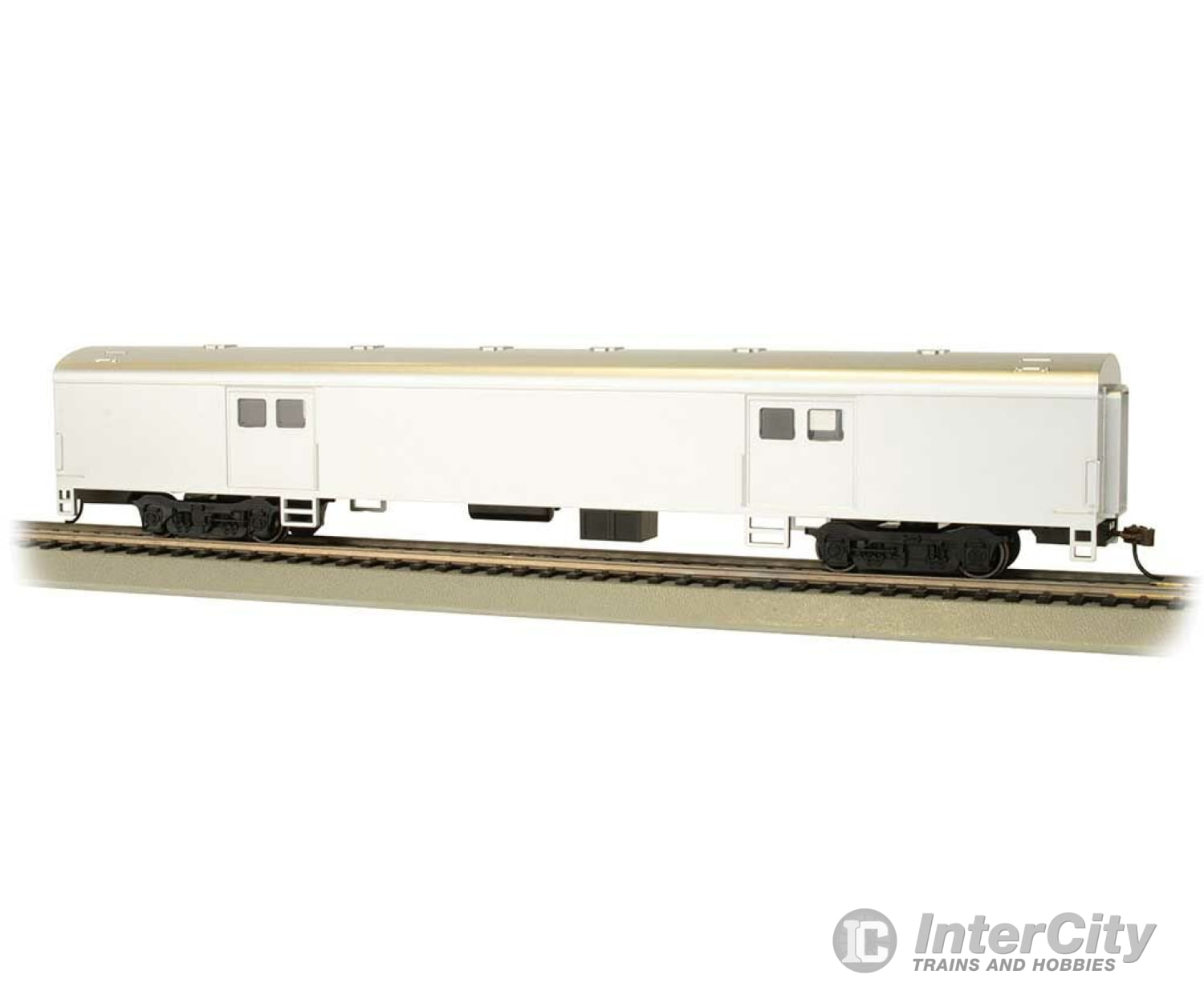 Bachmann 14405 72 Smooth-Side Baggage - Ready To Run -- Painted Unlettered (Aluminum) Passenger Cars