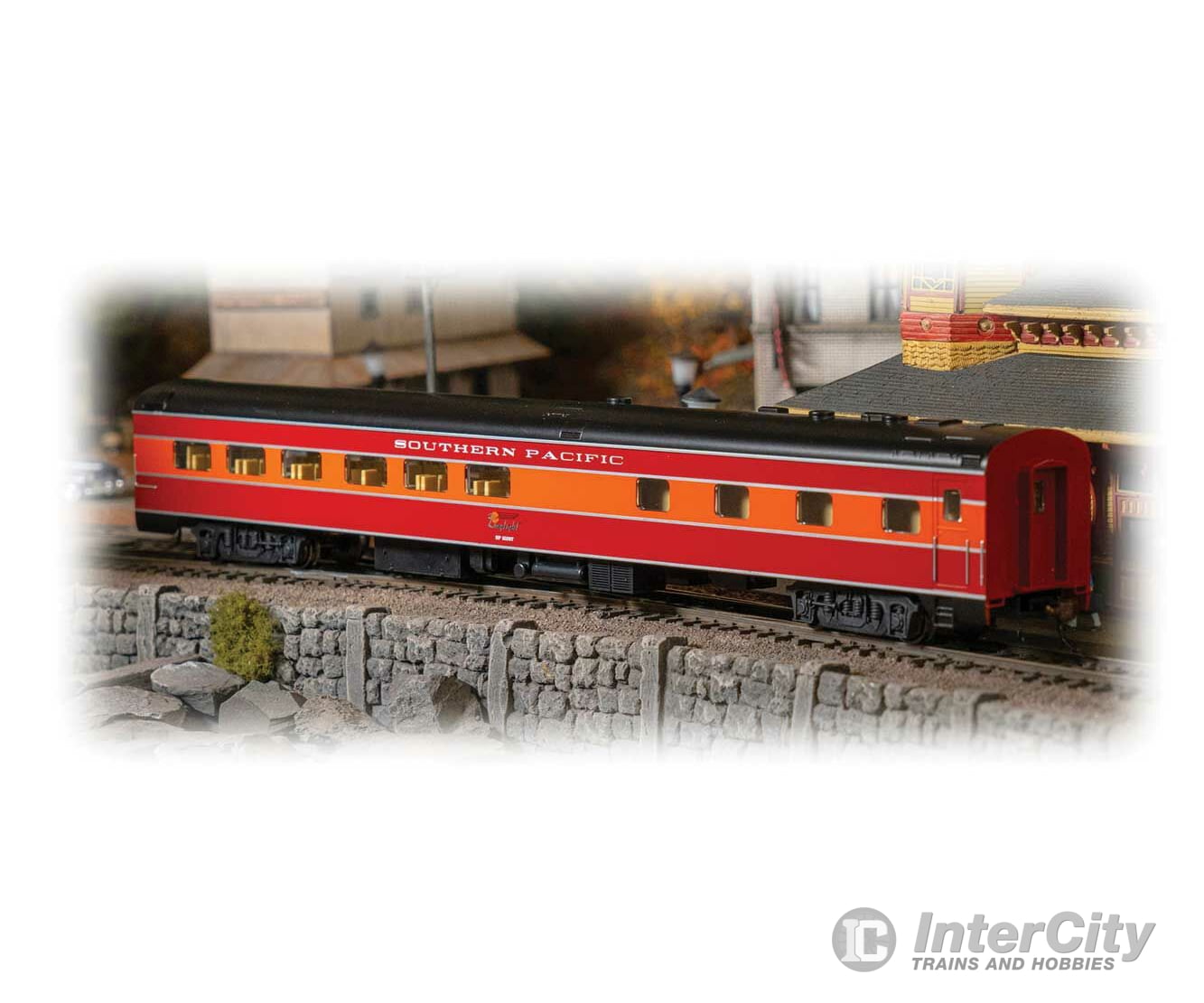Bachmann 14806 85 Smooth-Side Diner - Ready To Run -- Southern Pacific 10267 (Daylight Orange Red