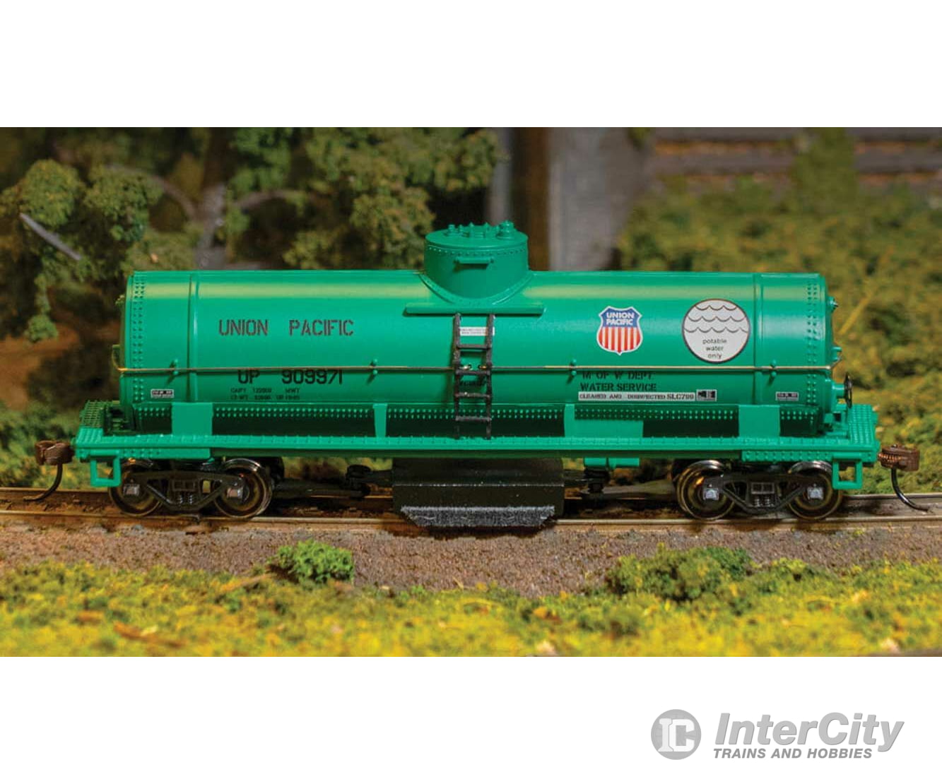 Bachmann 16305 Track Cleaning Tank Car - Ready To Run Silver Series(R) -- Union Pacific (Mow Green)