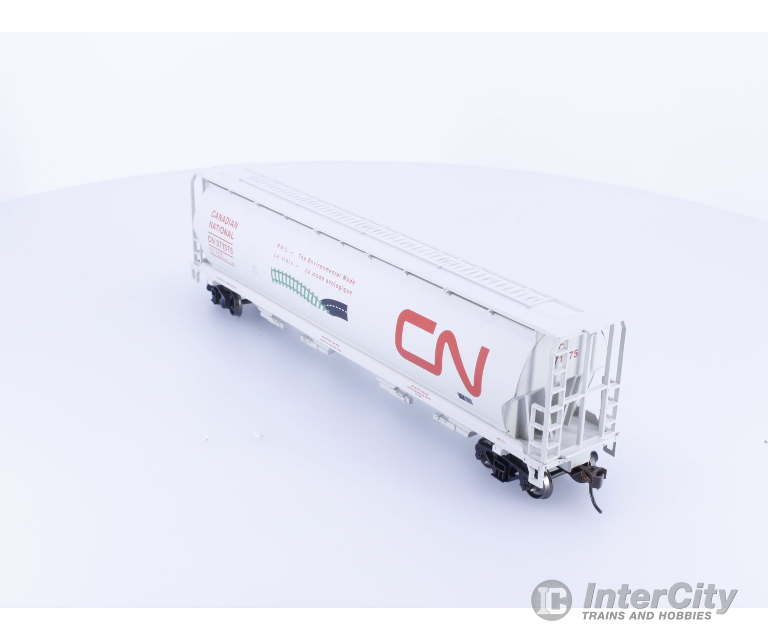 Bachmann 19132 HO Cylindrical Grain Hopper Canadian National (CN) 371375 Freight Cars