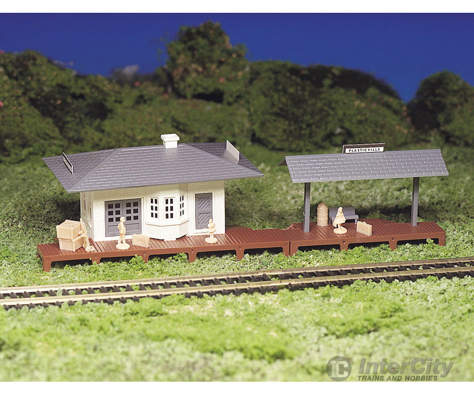 Bachmann 45173 Suburban Station - Plasticville U.s.a.(R) -- Kit 1-7/8 X 5-1/2 4.8 14Cm Structures