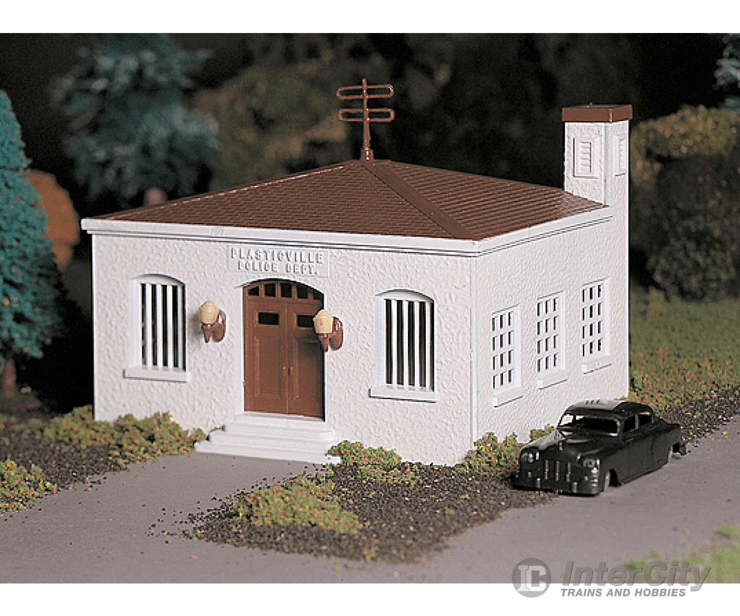 Bachmann 45609 Plasticville U.s.a.(R) Classic Kits -- Police Station W/Police Car Structures