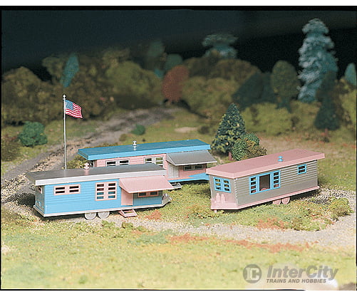 Bachmann 45612 Plasticville U.s.a.(R) Classic Kits -- Trailer Park (Three Trailers & Flag Pole