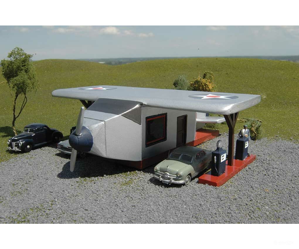 Bachmann 35201 Airplane Gas Station -- Assembled - 6-1/8 X 6-3/4 2 15.6 17.2 5.1Cm Structures