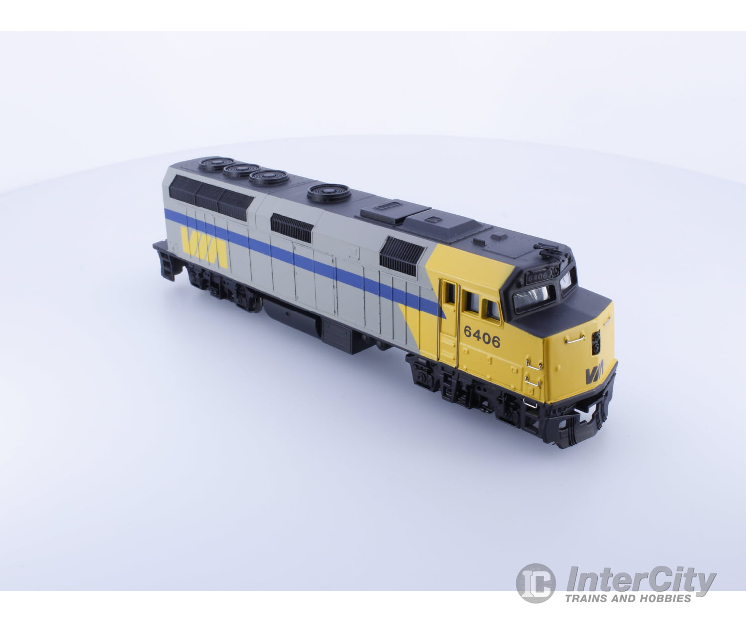 Spectrum 87014 HO EMD F40 PH Via Rail (VIA) 6406 Analog DC Locomotives