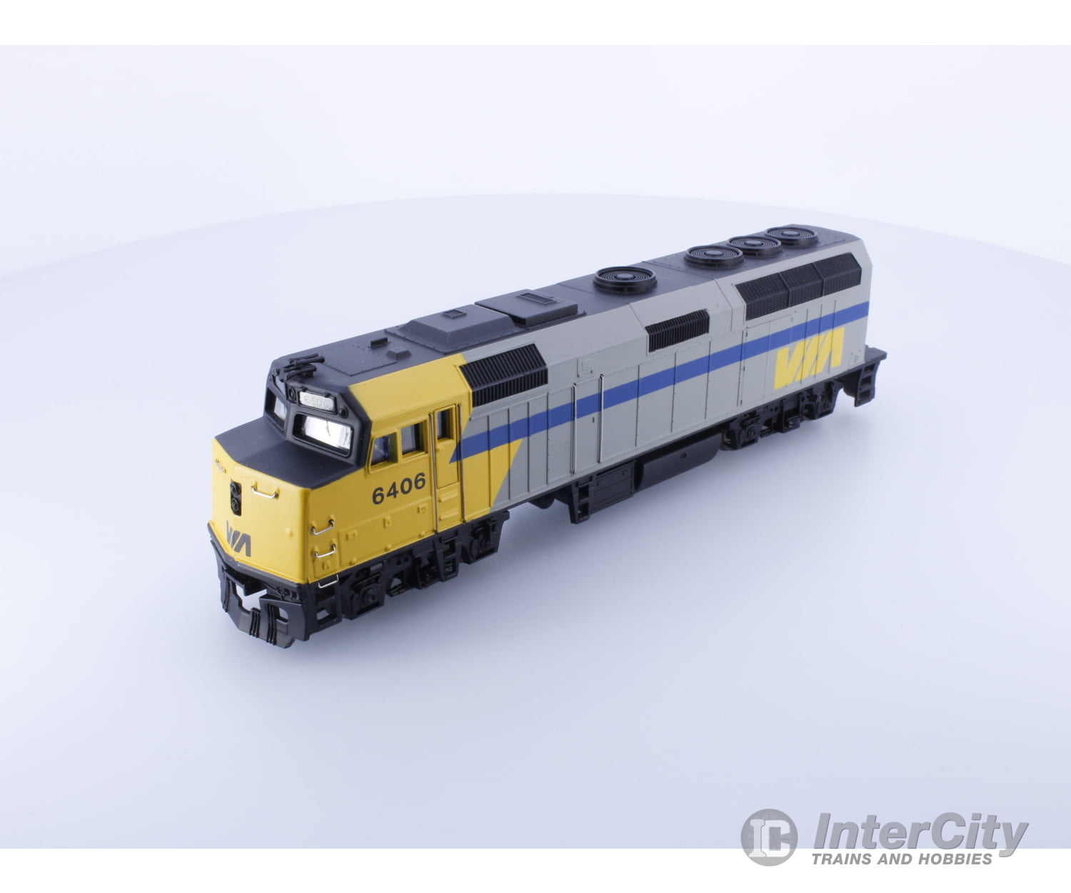 Spectrum 87014 HO EMD F40 PH Via Rail (VIA) 6406 Analog DC Locomotives