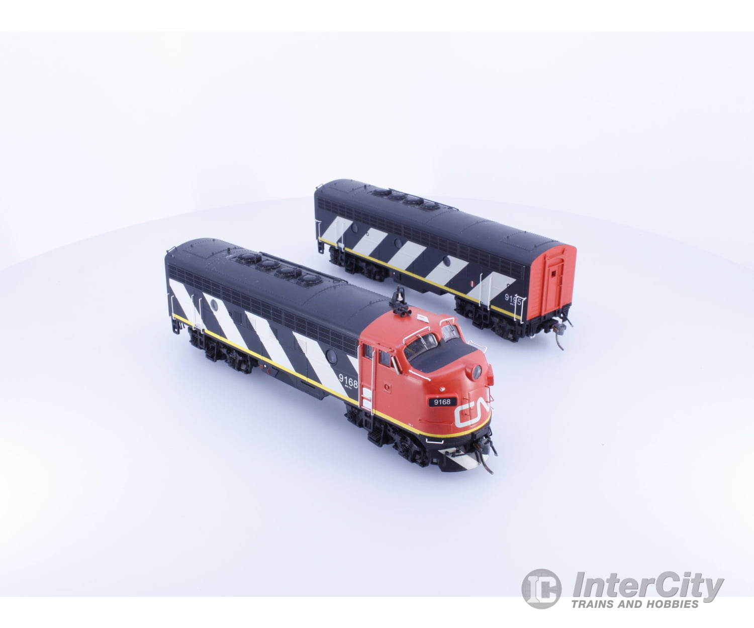 Bowser 24040 HO F-7 A&B Units Diesel Locomotives Canadian National (CN) 9168/9195 Analog DC Locomotives