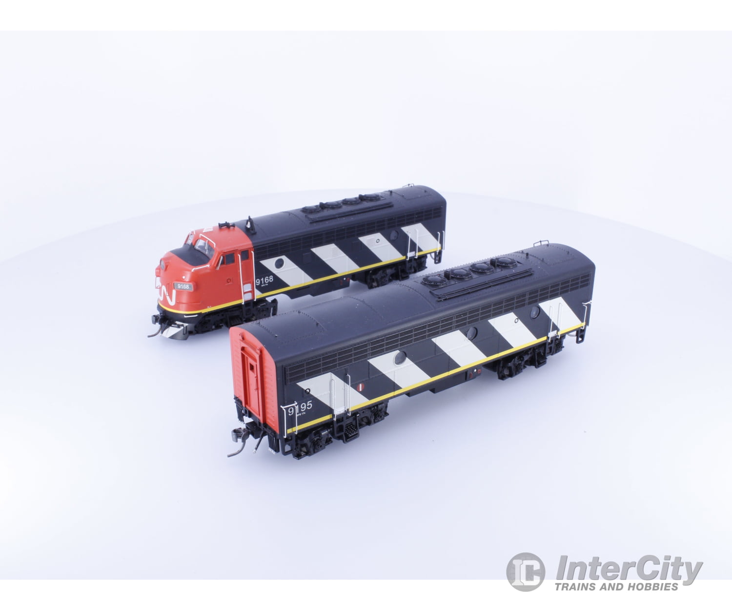 Bowser 24040 HO F-7 A&B Units Diesel Locomotives Canadian National (CN) 9168/9195 Analog DC Locomotives