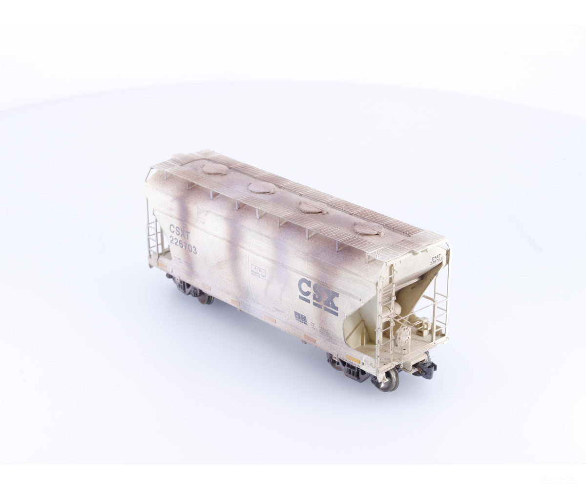 Bowser 2BAYH HO 70 Ton 2 Bay Covered Hopper Weathered CSX (CSX) 226703 - Freight Cars