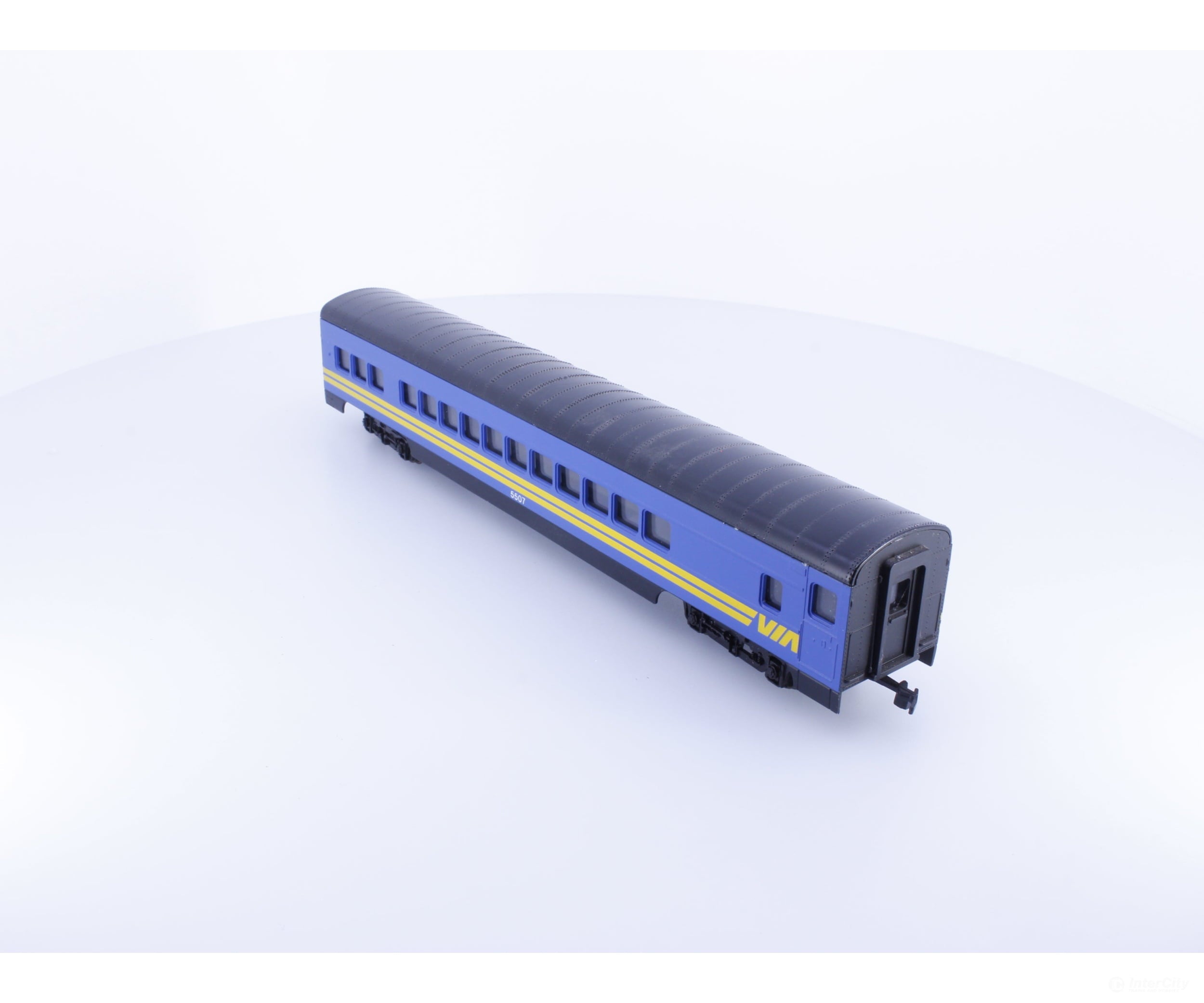 Con Cor 0001-000912 HO 72’ Passenger Coach Via Rail (VIA) 5507 Passenger Cars