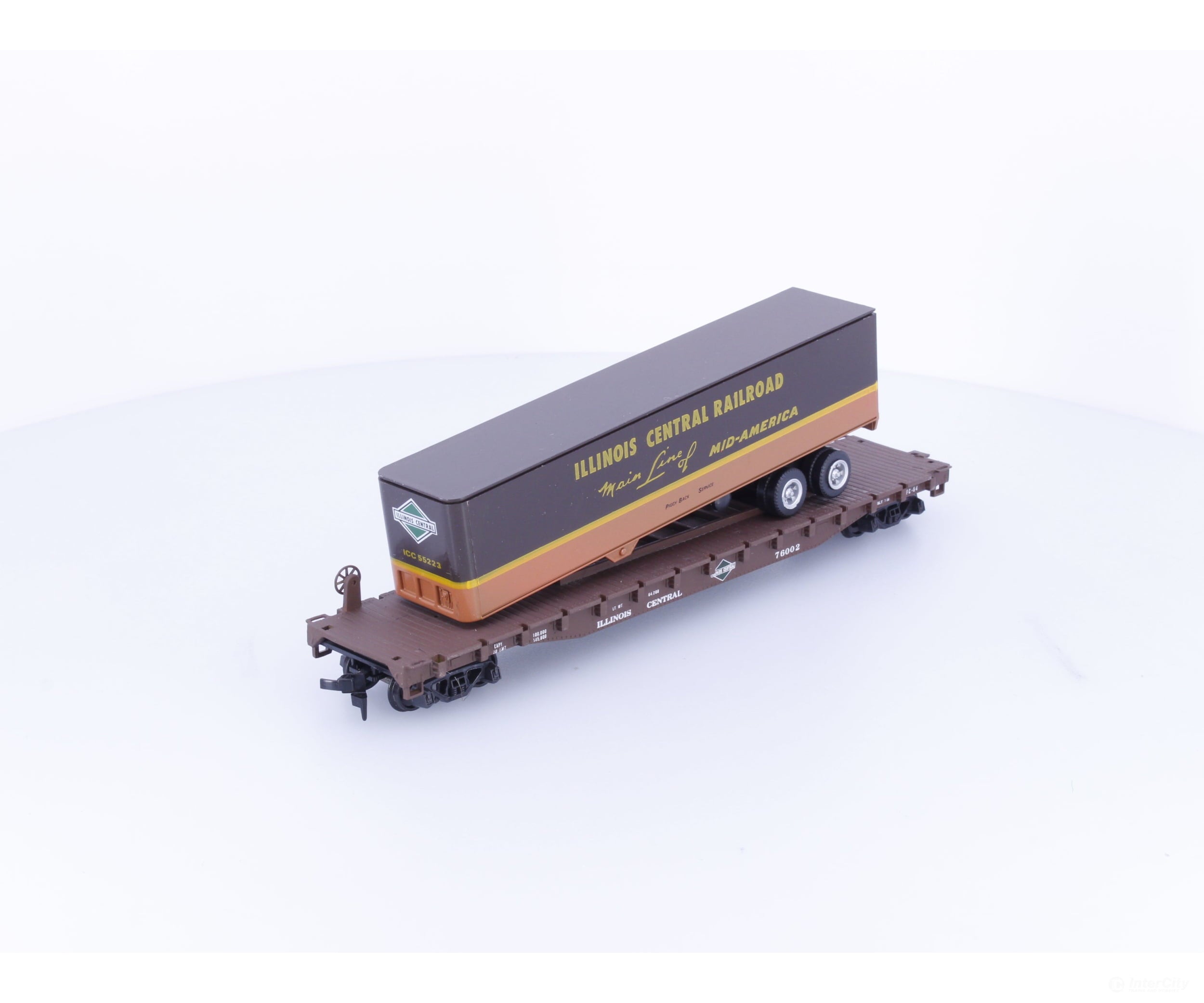 Con Cor 0001-009157 HO 54’ Flat Car with Trailer Illinois Central (IC) 76002 - Freight Cars