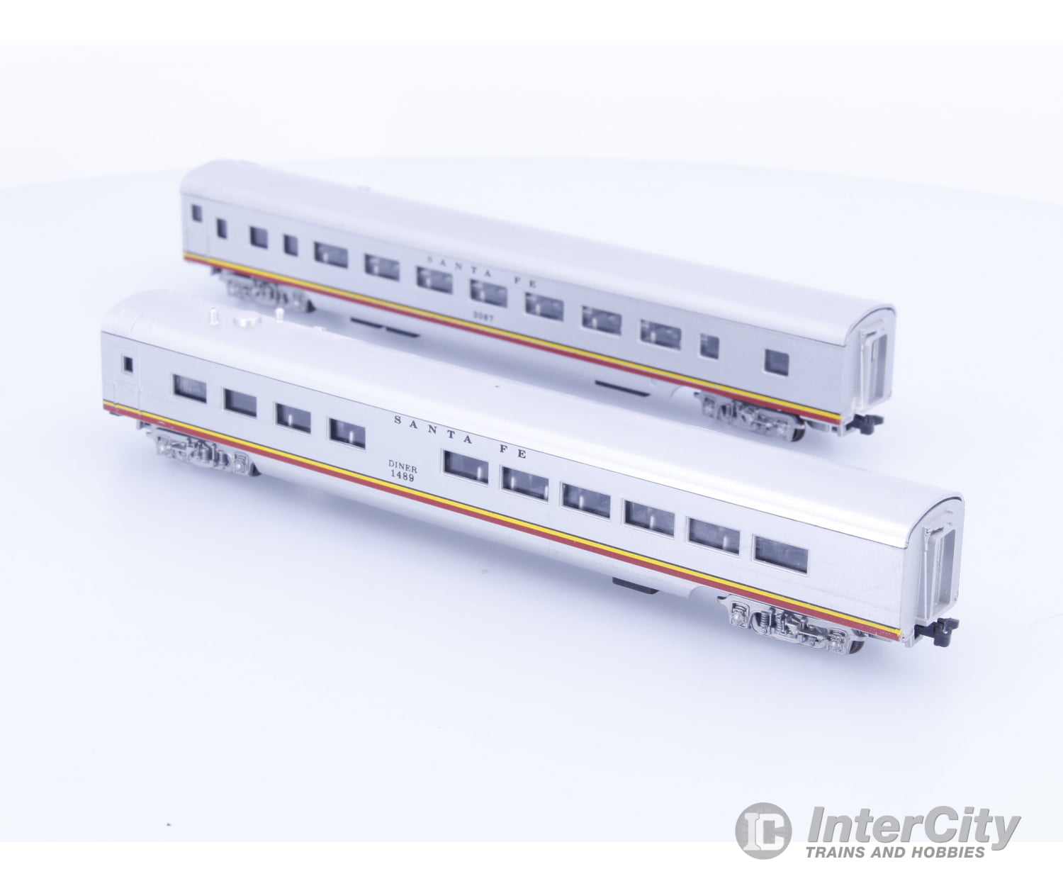 Con Cor SF2Car N Passenger Car and Diner Car Santa Fe (SF) 3087,1489 Passenger Cars