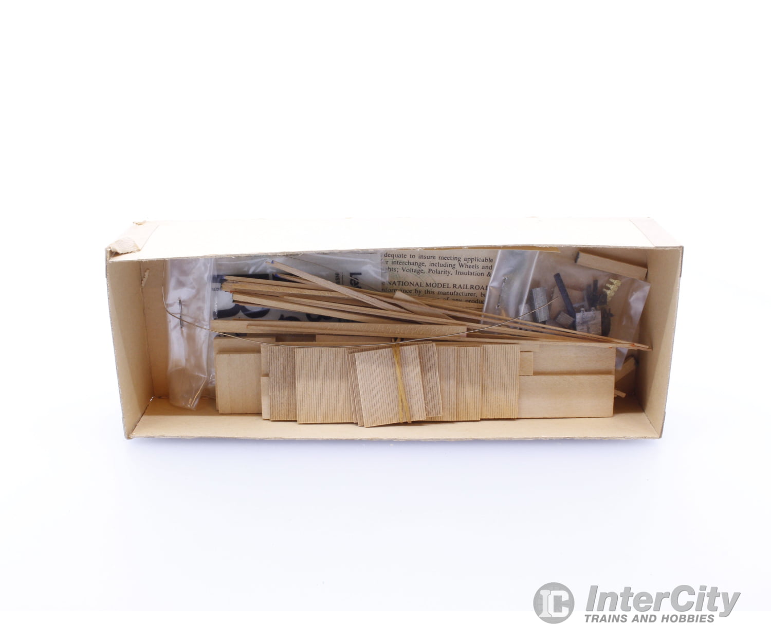 CRM Co. 302 HO 40’ Wood Reefer Kit Canadian National (CN) Freight Cars